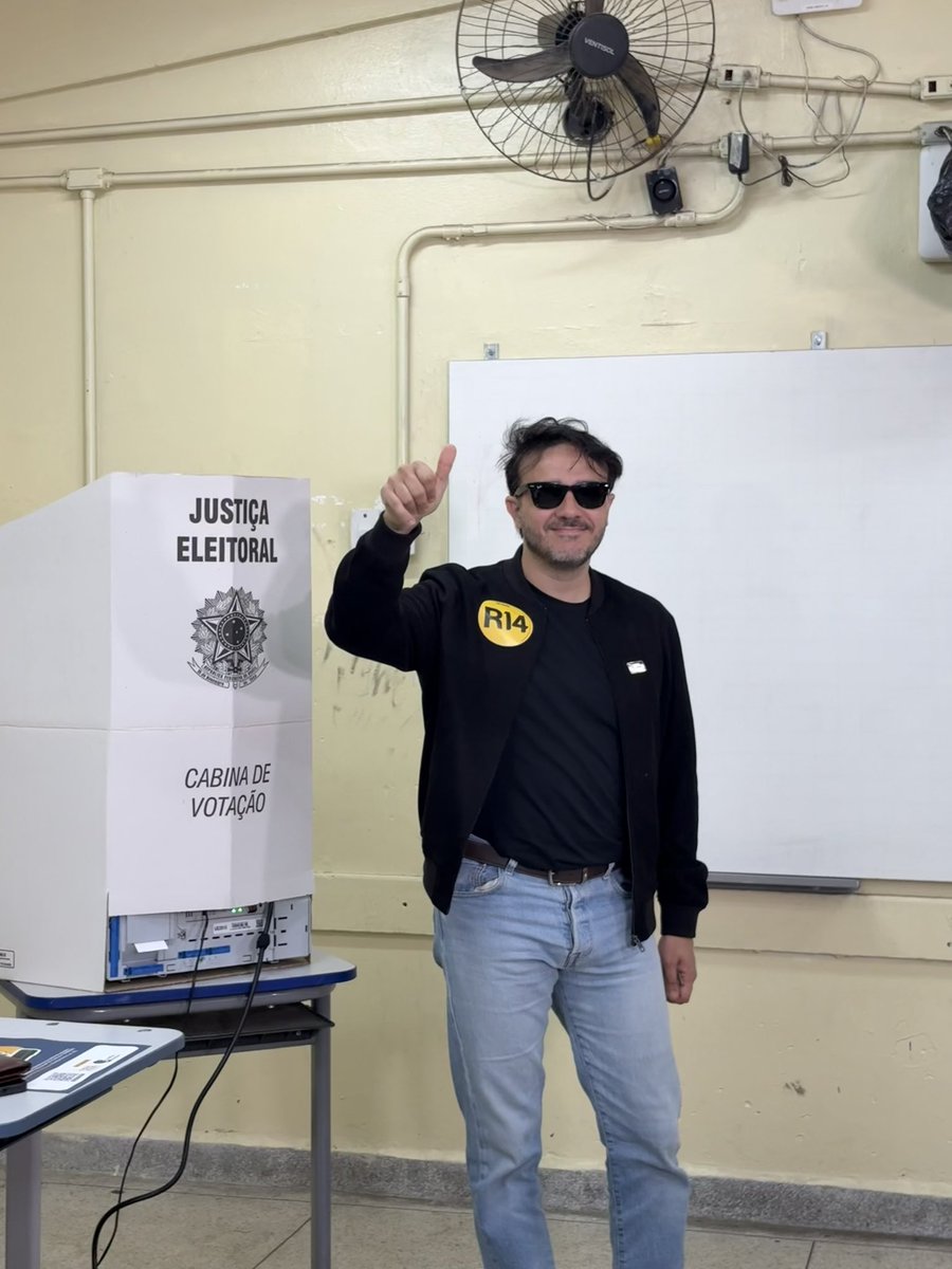 RenanSantosMBL's tweet photo. Por todos os coletores e coletoras que fizeram o sonho do partido se tornar realidade. O futuro é glorioso. https://t.co/sakpXMxeJ5