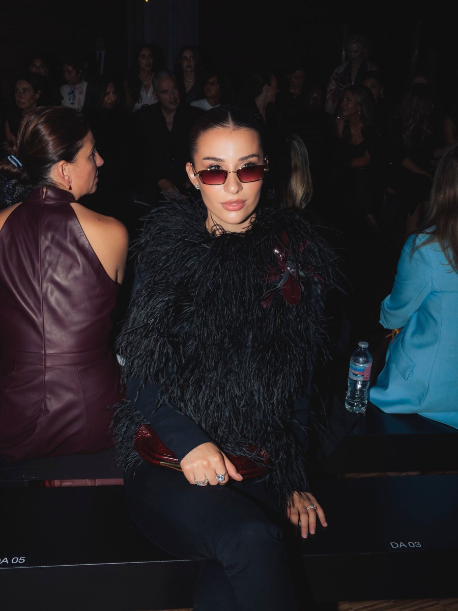 Isabelhpics's tweet photo. Isabel at the Elie Saab Fashion Show 📸 https://t.co/5WPtw73qcn