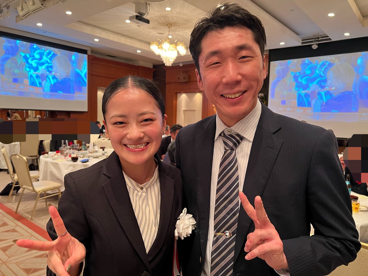 0102Kimura's tweet photo. 今日は青森県スケート連盟創立100周年記念式典でした！昨日試合終わったばかりなのに八戸来てくれた倫果ちゃん！
渡辺倫果選手、優秀選手賞受賞おめでとうございます！！ https://t.co/tzUiiYIt2x