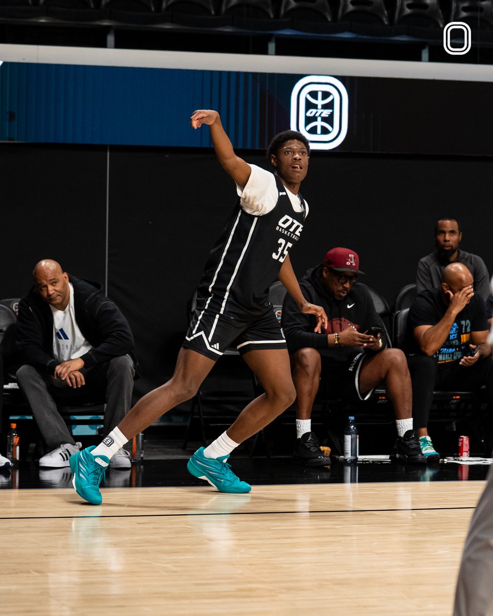 rodgerbohn's tweet photo. 6'6 '28 Antoine Caughman Jr. of #OTE Hell star/ Upward Stars #3SSB did everything in power to lock up 5 star status at @OvertimeElite Pro Day.Swingman w/size and ideal frame who consistently produces and is very confident 3PT shooter.
More on @Ballislife
https://t.co/ze8aoqkSbO https://t.co/ynrHzz7VrE