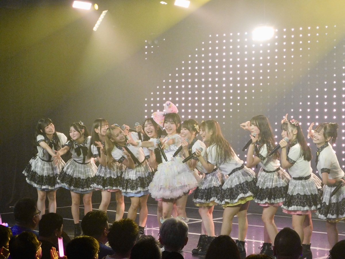 nmb48_official's tweet photo. ୨୧ — ✿ — ୨୧ — ✿ —  ୨୧ — ✿

           𝙘𝙤𝙣𝙜𝙧𝙖𝙩𝙪𝙡𝙖𝙩𝙞𝙤𝙣𝙨!
         #吉見純音卒業公演

୨୧ — ✿ — ୨୧ — ✿ —  ୨୧ — ✿

のびのびした綺麗な歌声と、思いやりに満ち溢れたよしみん🌾☁️💙

そんなよしみんの存在がいつもNMB48を優しく包み込んでくれていました🩷🪽

出会ったよしみに感謝。卒業おめでとう🌸