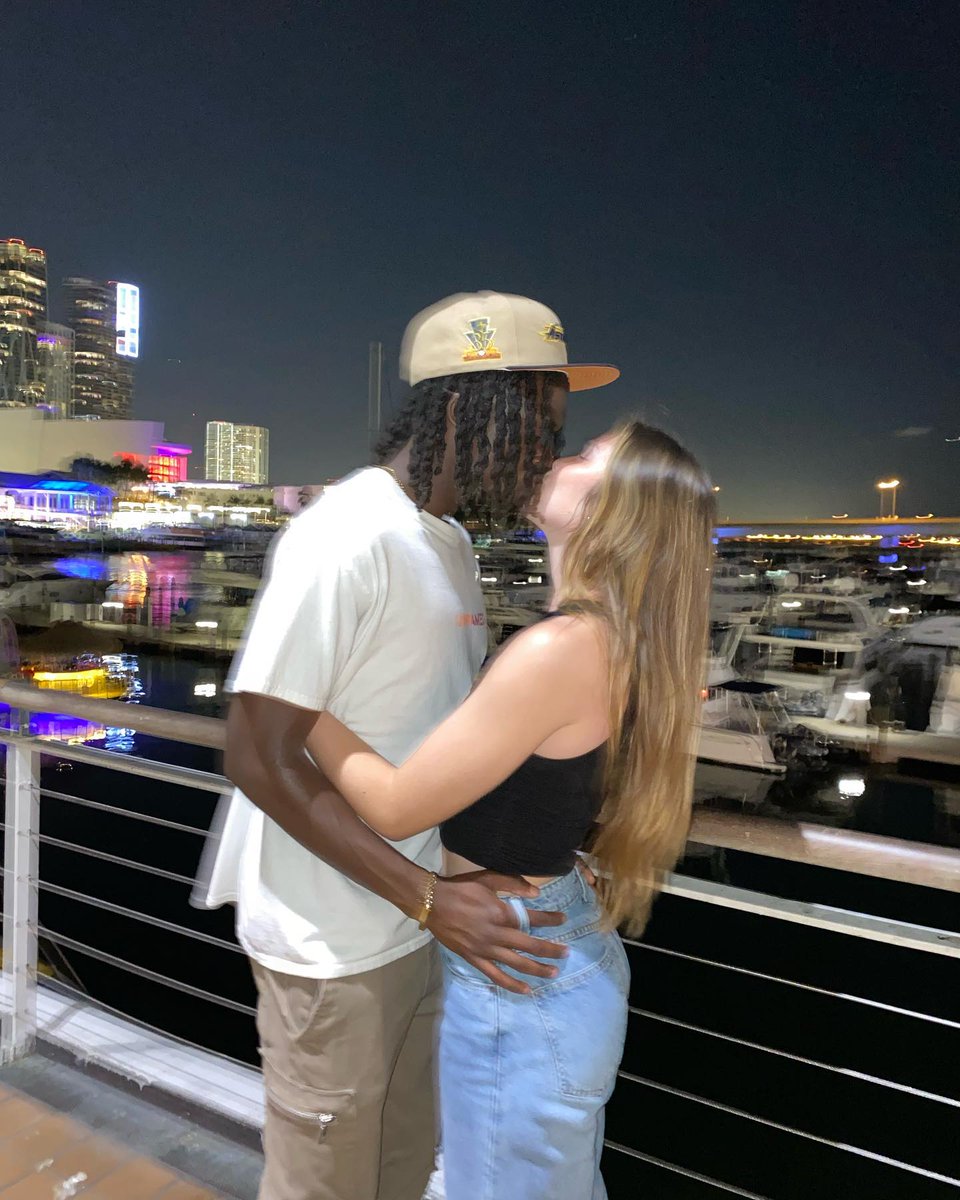 SageHunt64853's tweet photo. #InterracialCouple #WWBM #WhiteWomanBlackMan #BlackManWhiteWoman #MixedCouple #InterracialLove #BNWO https://t.co/X5pixuZ7ch