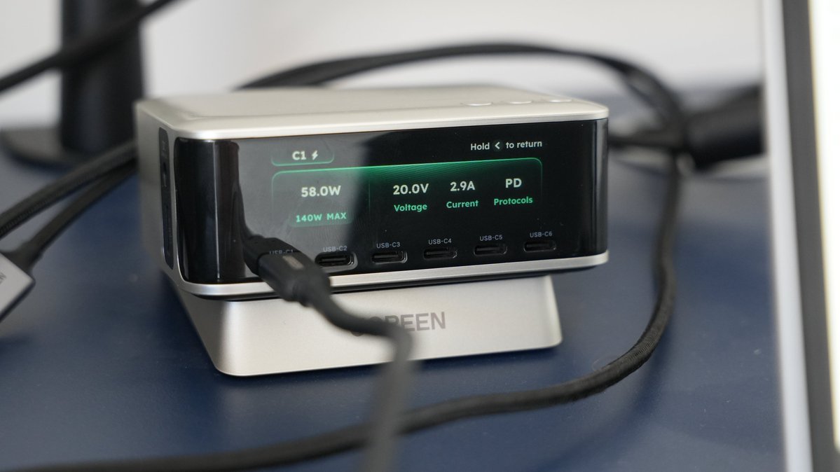 Mugen_Pascal's tweet photo. J'ai craqué, j'avais besoin d'un bon chargeur dispo rapidement avec tous les protocoles etc...
c'est encore @UgreenFR qui propose le produit ideal (300w max, C1-2-3 montent jusqu'a 140w...) un port usb A et DC sur le côté, bref, un poil cher mais tellement pratique ! https://t.co/CHBtXZG3Qr