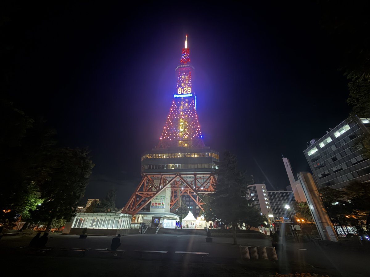 PioMt's tweet photo. さっぽろテレビ塔を階���で登るなど https://t.co/vFfisxfpqZ