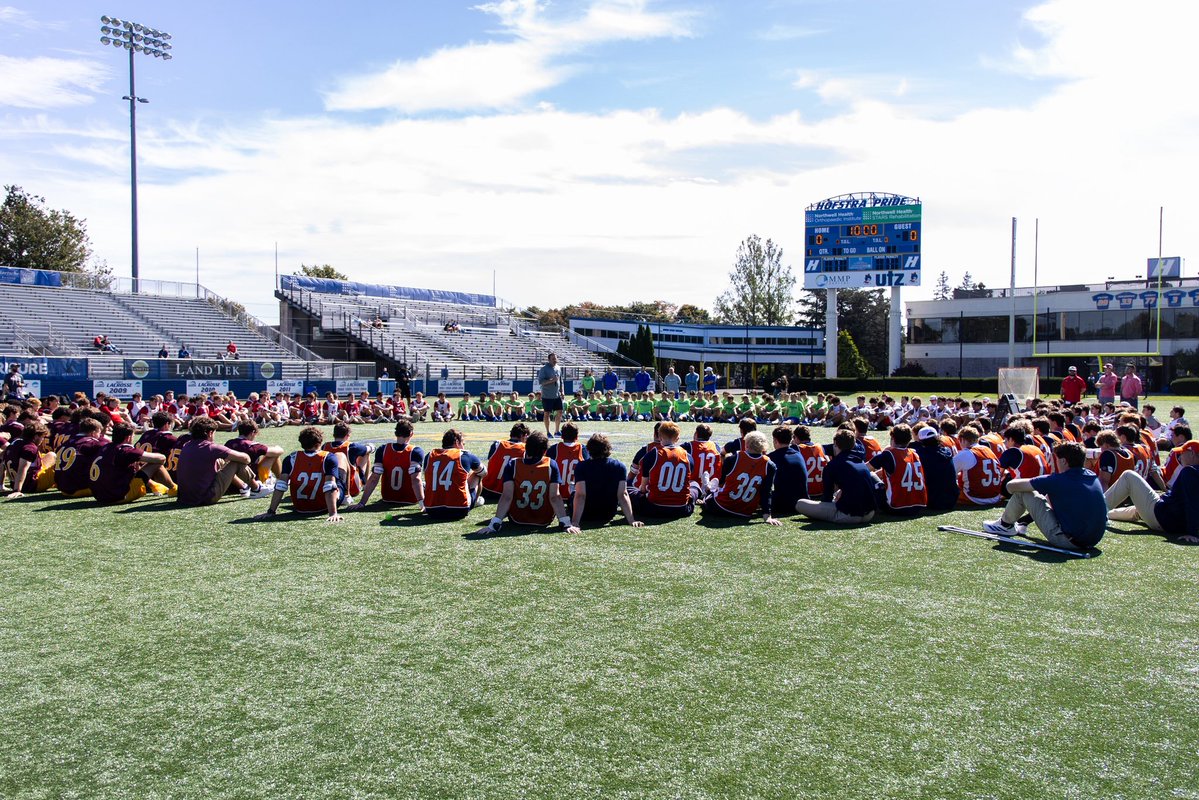 HofstraMLAX's tweet photo. Competition brings us together. Purpose reminds us what truly matters. Proud to stand with the @HEADstrongFnd and support a cause so much bigger than the game. 💚 https://t.co/YnJ7DJLaW4