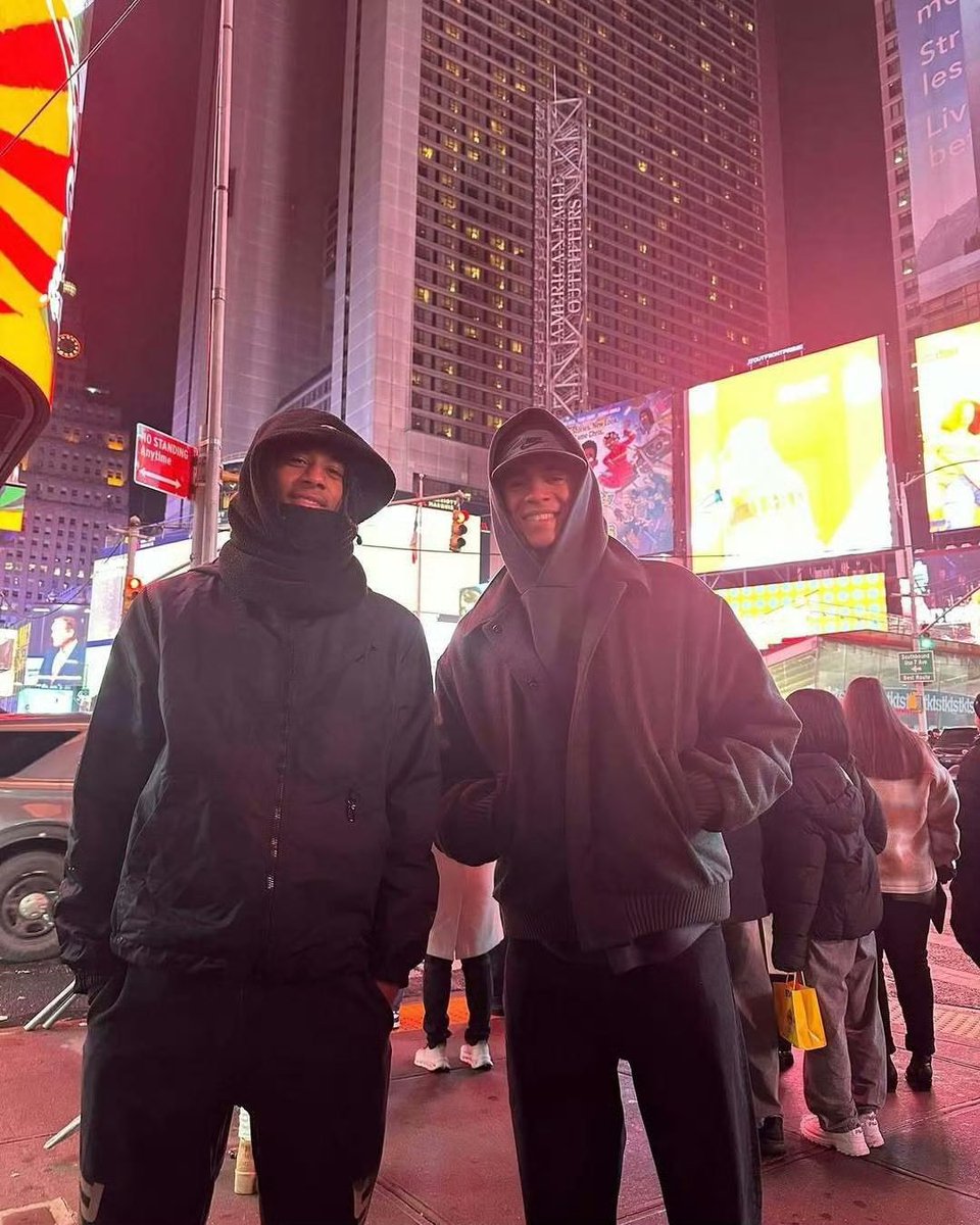safefromharms's tweet photo. potentially the most boyfriends they've ever looked https://t.co/0GOfZ3ARkT