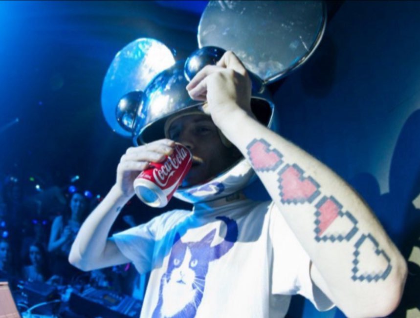 DailyMau5's tweet photo. Daily Mau5 day 7!

#DailyDeadmau5 https://t.co/uDnCUG5cwN