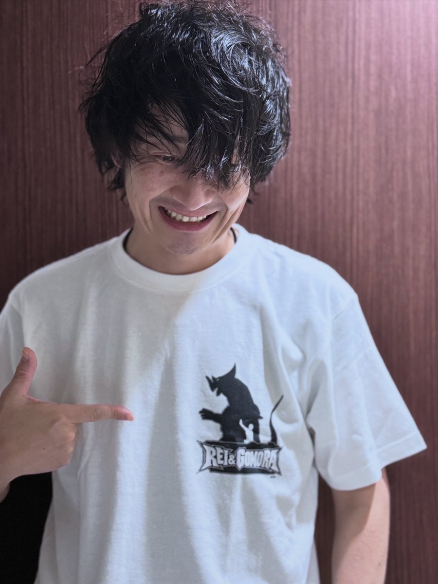 minamijuji327's tweet photo. レイモンTシャツ入手可能です🌏🪐
是非みんなよろしく！！！！！

ゴー、ゴモラ！ 💥
レイとその友達ゴモラがMEGA MONSTER BATTLEから新しいTシャツコレクションに登場！ 今、Amazonで入手可能！ 🛍️

Reimon: https://t.co/YLC4aaE8zM
Rei &amp; Gomora: https://t.co/hRHFhufHcA https://t.co/7rOvBPkU12