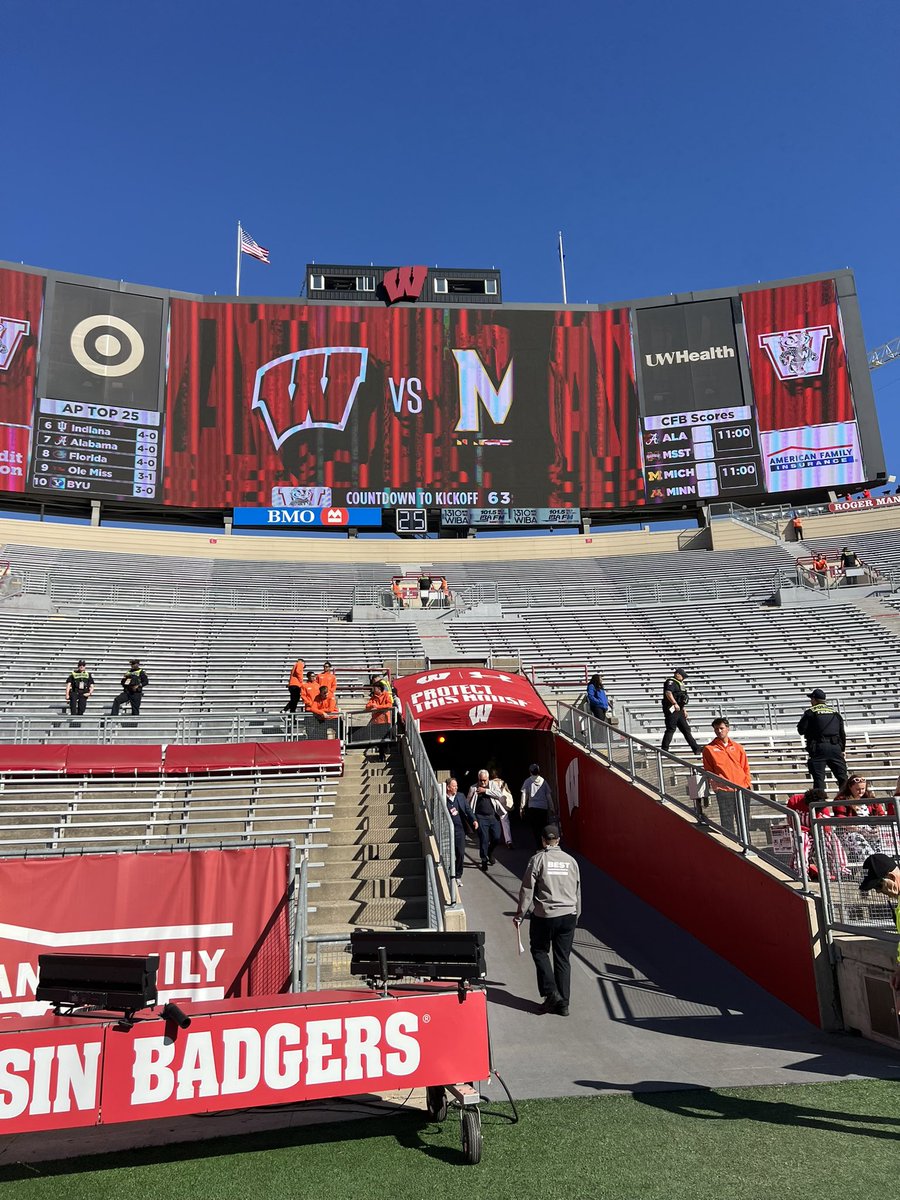 LBratton30's tweet photo. Thank you @BadgerFootball for the hand invite! It was a great time being there!! @CoachAC3 @EliPerezUW https://t.co/7huJH6WC5C