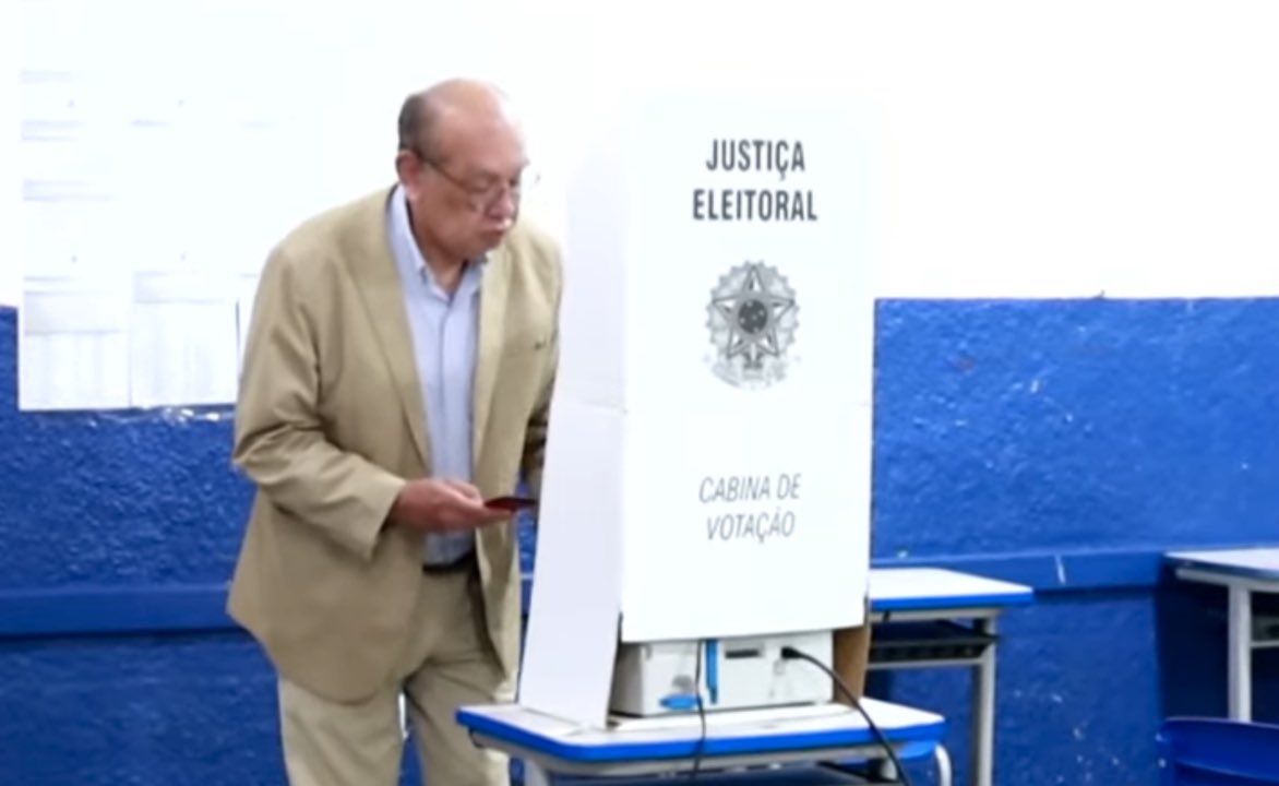 karinamichelin's tweet photo. 📌Gilmar Mendes votou neste domingo em Diamantino (MT), sua cidade natal. O decano chegou ao estado no sábado, depois de uma semana em que o STF esteve no centro de decisões que interferiram diretamente no cenário eleitoral.

Hoje, saiu das canetadas para a urna, veremos o que acontecerá nas próximas horas...