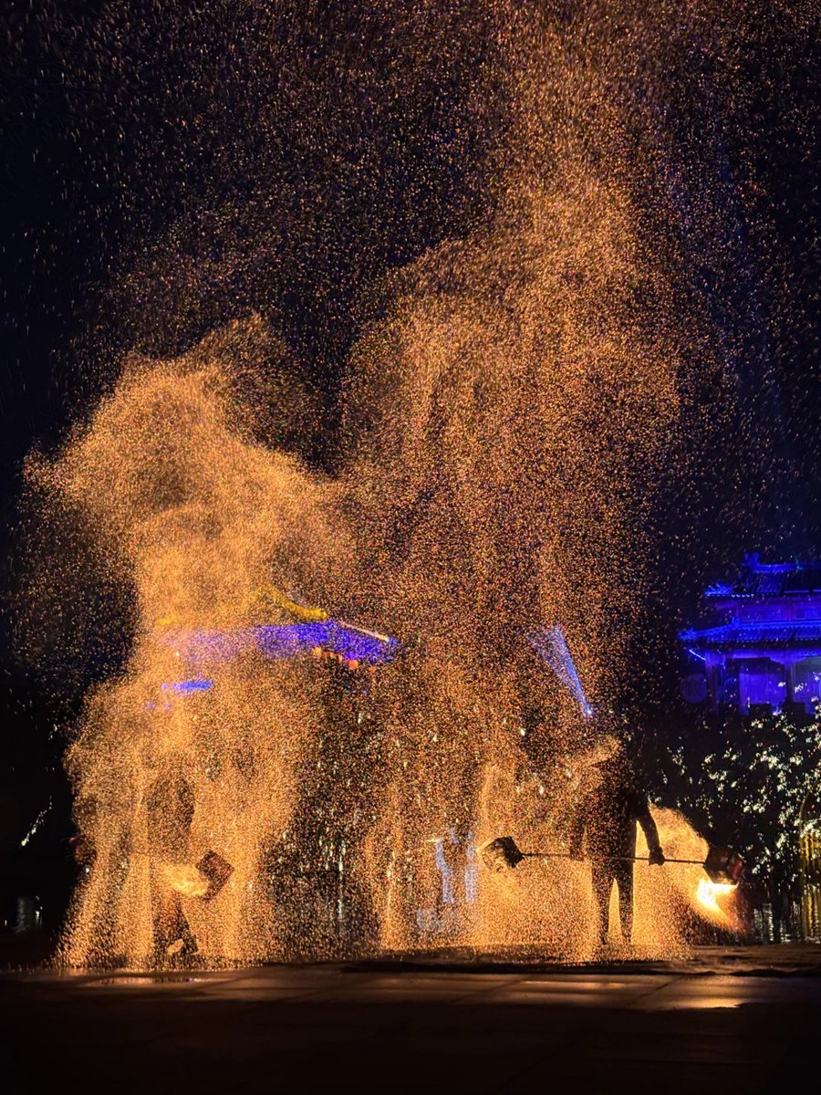 AlviRahma9's tweet photo. [On this day, the burning embers of the cone pierce through the dark, the emblem of courage makes us move forward]， https://t.co/EWQHJUI0yU