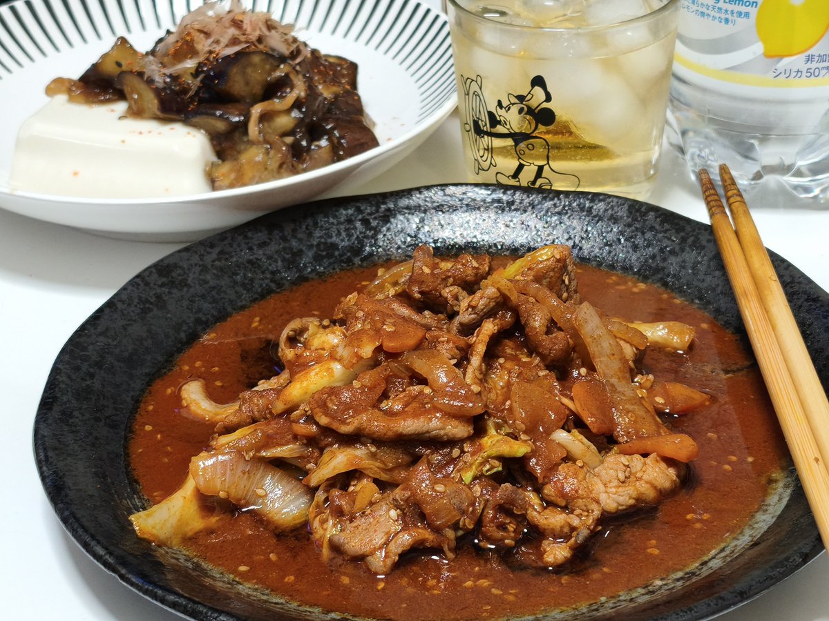 nerigarashi_01's tweet photo. #晩ご飯
#ナスとエリンギのにんにく黒酢炒め
#チェユクポックム

遅くなっちゃったけど、いただきます😋👍✨ https://t.co/v8BbG5uJsG