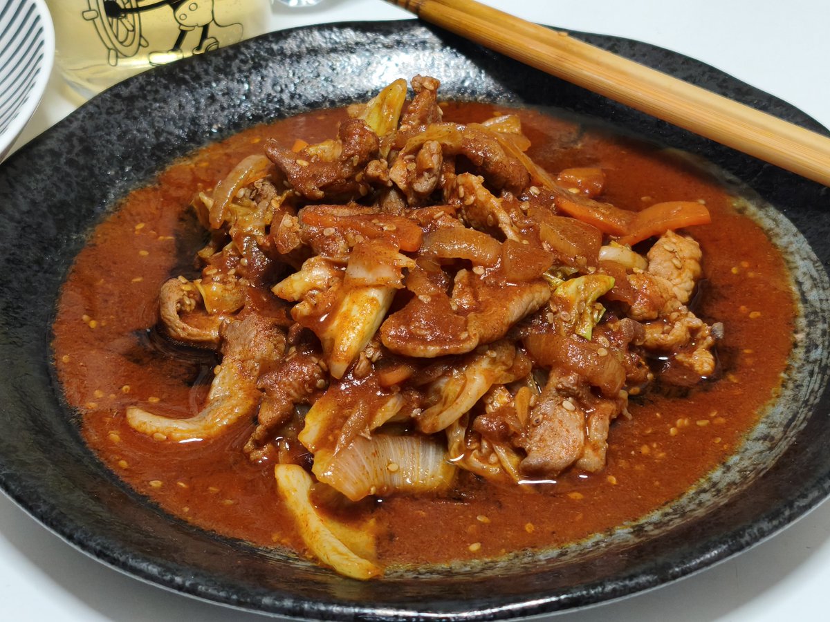 nerigarashi_01's tweet photo. #晩ご飯
#ナスとエリンギのにんにく黒酢炒め
#チェユクポックム

遅くなっちゃったけど、いただきます😋👍✨ https://t.co/v8BbG5uJsG