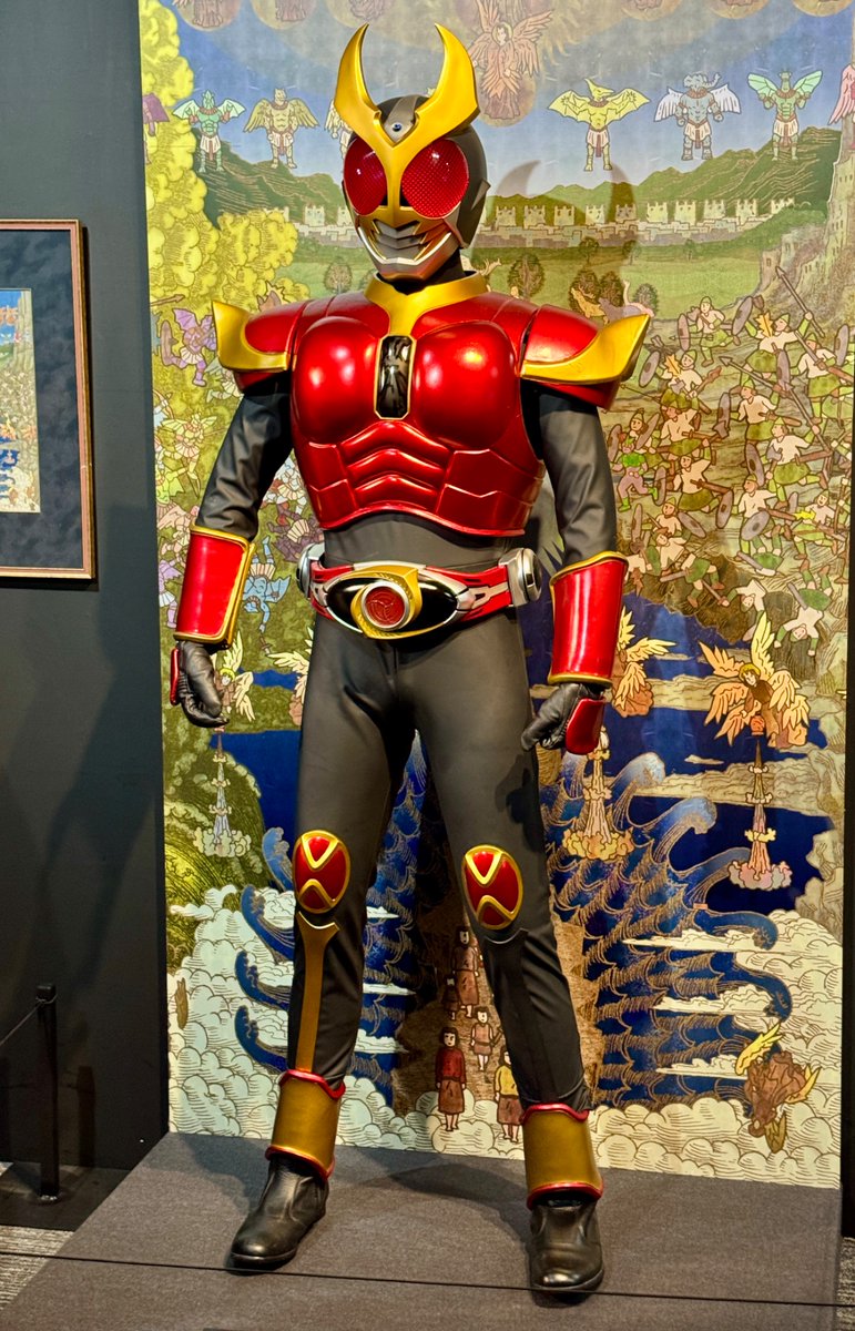 ULTRAyan828's tweet photo. イコン画の赤いアギト
展示スーツ・真骨彫製法版との違い

マスクのクリスタル スーツは通常アギトと共通・真骨彫は赤色に変更。
赤がスーツはメタリック・真骨彫は同クウガに近い感じ。

赤いアギトを見ると自然とフレイムフォームが欲しくなる😍トリニティで肩パーツはあるからそろそろ近いよね…😁 https://t.co/VKxNEFMczK