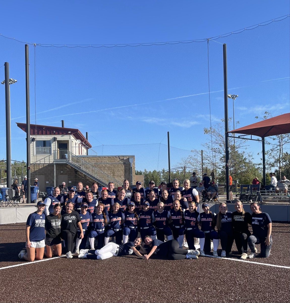 MidlandUSB's tweet photo. 🌭🍕Fun day at the ballpark - alumni brought the hotdogs &amp; the competition and our families supplied the pizza. Thanks to everyone for making our Alumni game a success! 🍕🌭 https://t.co/uoU6h3fHdv
