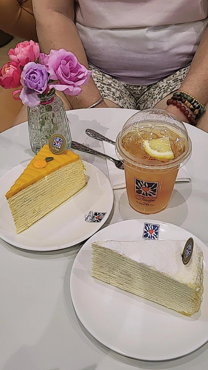 jaeprincess_luv's tweet photo. #nadeje
#pumpkinslice
#lemoncheeseslice
#icedlemontea

pumpkin slice is monthly limited 
lemon cheese slice 我原本以為會有淡淡的檸檬香味 可是我感覺不出 哈哈 https://t.co/ieaa0WRkha