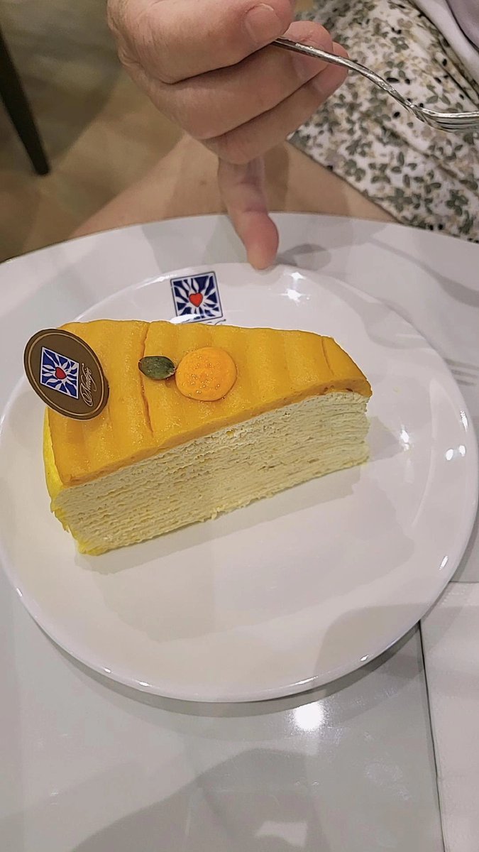 jaeprincess_luv's tweet photo. #nadeje
#pumpkinslice
#lemoncheeseslice
#icedlemontea

pumpkin slice is monthly limited 
lemon cheese slice 我原本以為會有淡淡的檸檬香味 可是我感覺不出 哈哈 https://t.co/ieaa0WRkha