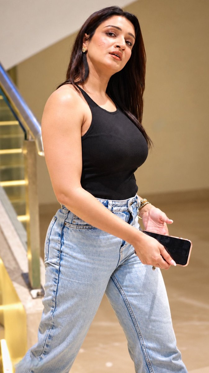 net8vibe's tweet photo. Shefali Bagga, 32 ~ Television Anchor, Journalist &amp; Reality TV Personality, known for Bigg Boss 13. 

The kind of presence that makes every picture stand out!
#shefaliBagga https://t.co/Y3bWT5okK8