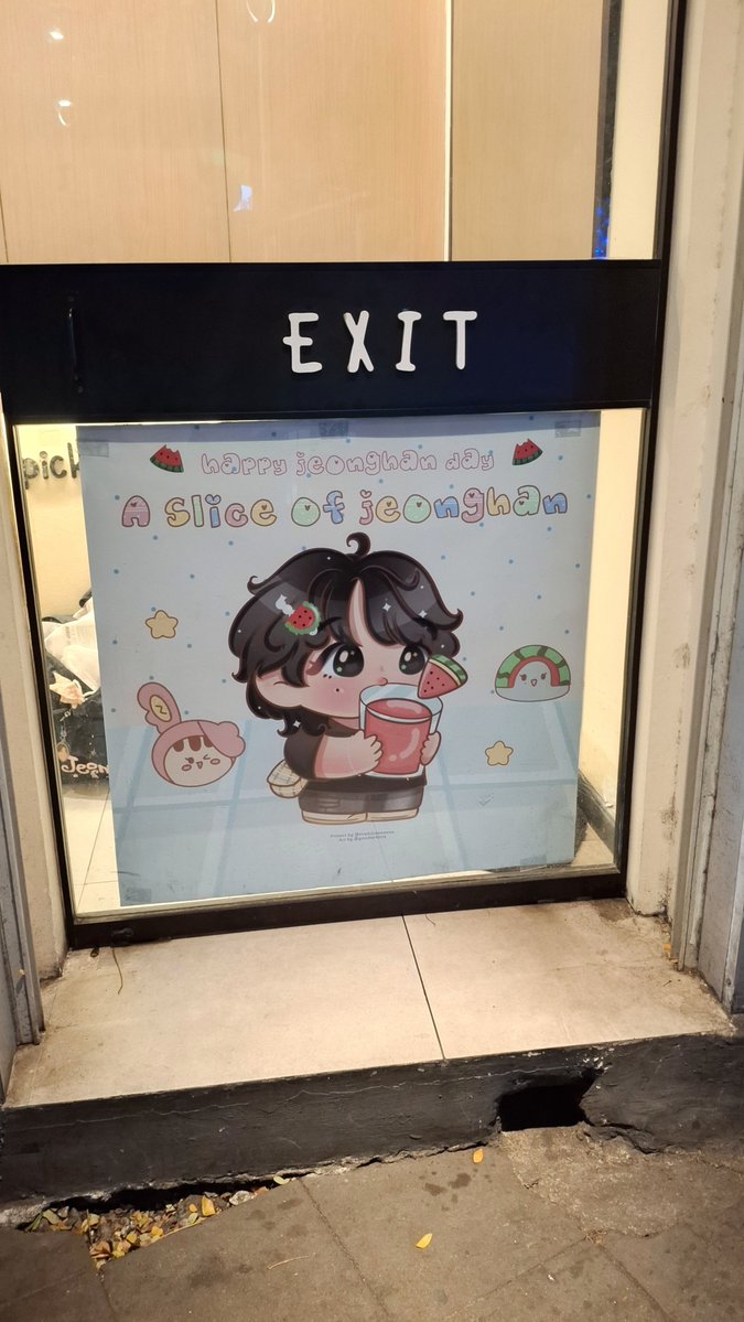 shujoshuji_'s tweet photo. Guyss liat aku ketemu siapa yg lg ngedekor di senjaa 🤭 mau spoiler dlu sih .. aslii nyesel klo ga ke dsenja deh 🤭 dekornya lucu bgt . Ini udh ijin yah sama ka @tiredzlinenoona dan ka @Yjhannieshu . Ga sengaja gangguin sih . Aslinya dari LED jeonghan ..eh melipir 🤭 https://t.co/7zibvYn1d1