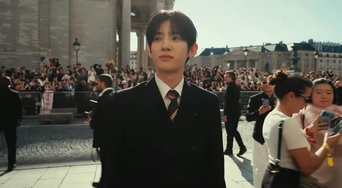 hannanini88's tweet photo. Valentino's aesthetic is bold yet delicate. So is Siwoo. This pairing is going to be iconic.

PARK SIWOO AT VALENTINO PFWSS27

#PARKSIWOOxVALENTINO
#VALENTINOPFWSS27
#PARKSIWOO https://t.co/zbukAy5KpJ