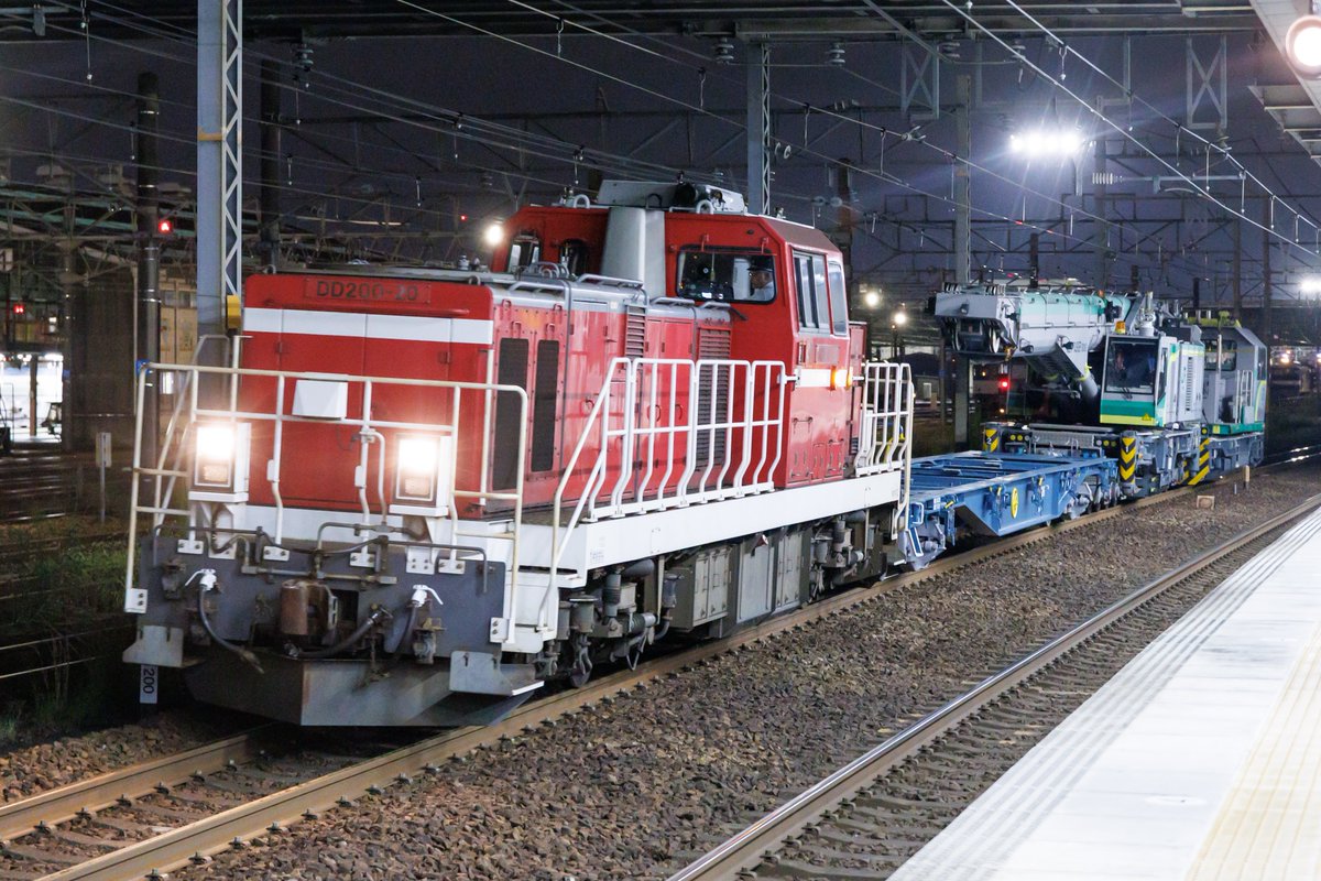 334hhhhh's tweet photo. 9399レ 
DD200-20+コキ104-2826(介在車)+KRC810N-2+CF350HSW

2026.10.04

ゴツくて大好きです https://t.co/7HJkmiGj0b
