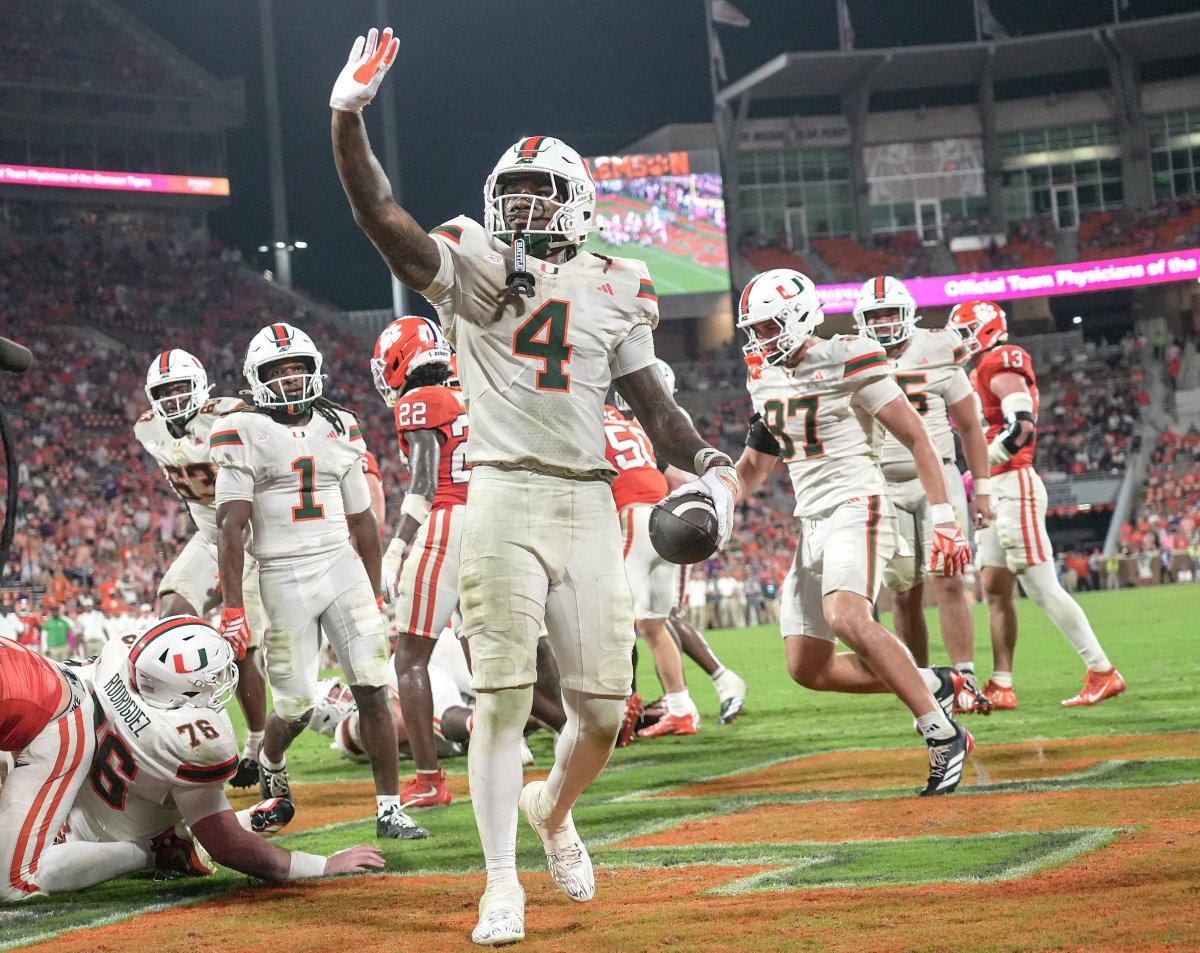 CamMellor's tweet photo. Our @PFN365 highest-graded offenses through 5 weeks:

Miami: 96.9
Indiana: 94.3
Georgia: 93.6
Houston: 91.9
Ohio State: 90.9
Alabama: 90.2
USC: 90.1
Memphis: 89.6
Florida: 88.4
North Texas: 88.4
LSU: 88.0
Nebraska: 87.9
Notre Dame: 87.7
Toledo: 86.8
JMU: 86.5
Louisville: 85.8
Georgia State: 85.1
Utah: 84.9
Texas State: 84.7
Pittsburgh: 84.6