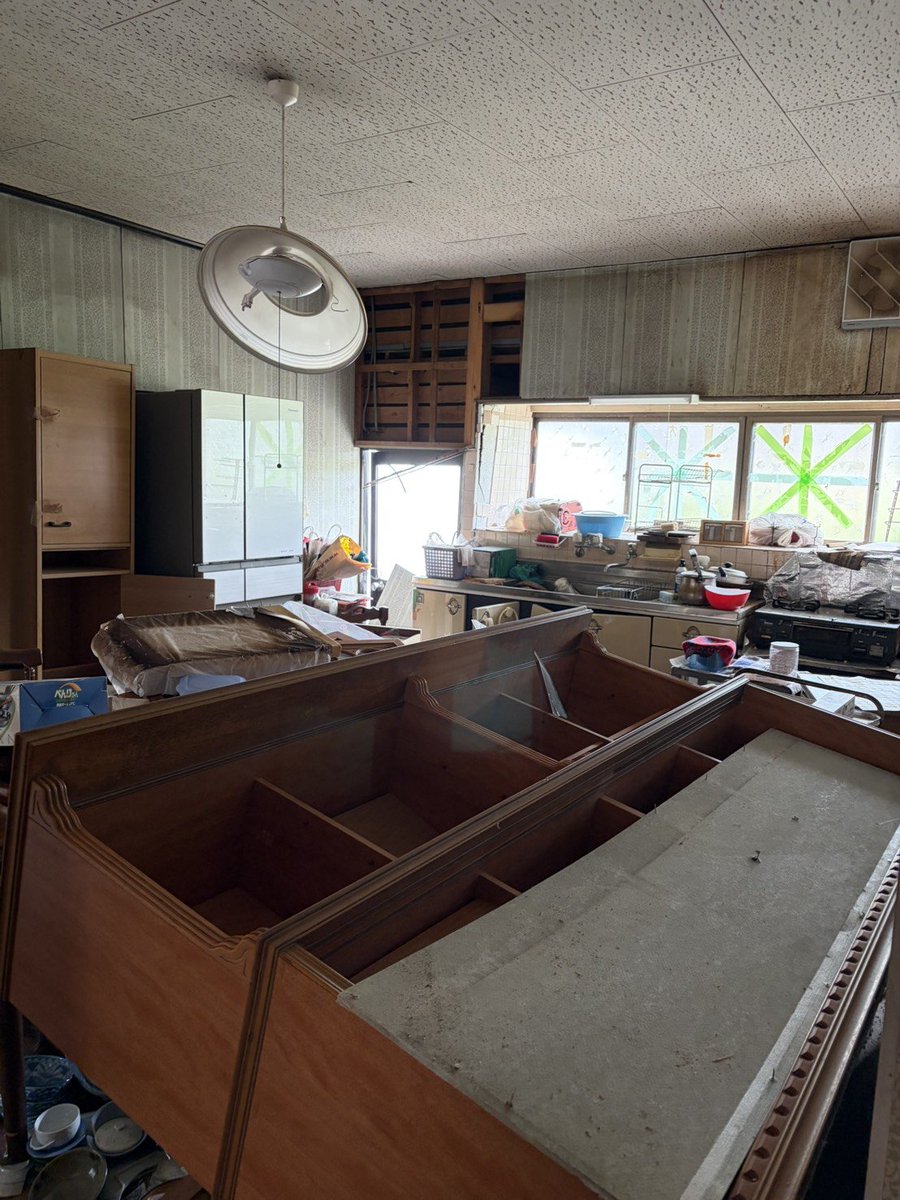 jishuren_kuma's tweet photo. 【#令和8年熊本地震】
もう一つのお宅では、家具が倒れて取り出したいものが取り出せないという家主さんのニーズから取りかかります。2ヶ月以上も手付かずで、1人では無理だと途方に暮れておられました。
#宇城市松橋
#幡再
#STH
#九州自主練 https://t.co/GiXwhixnCc