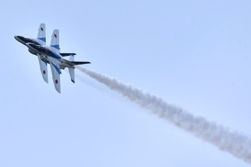 NH879's tweet photo. 本日、航空自衛隊の松島基地航空祭参戦。
初の秋の開催だけど、やっぱ８月よりは断然涼しくていいな♪

ブルーインパルスは相変わらず機体と機体の距離が凄い！
当然、安全な間隔は保たれているけど…
#ブルーインパルス
#松島基地
#航空祭
#航空自衛隊 https://t.co/raIepsBfqh
