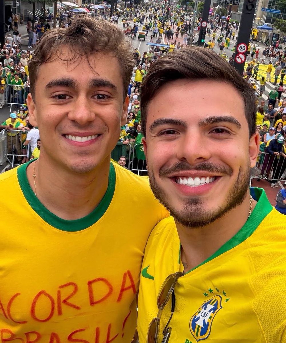 PortalBabados's tweet photo. 🚨Thomaz Costa declara voto em Flávio Bolsonaro “Precisamos vestir verde e amarelo e sair do vermelho” https://t.co/RxazRhRUXZ