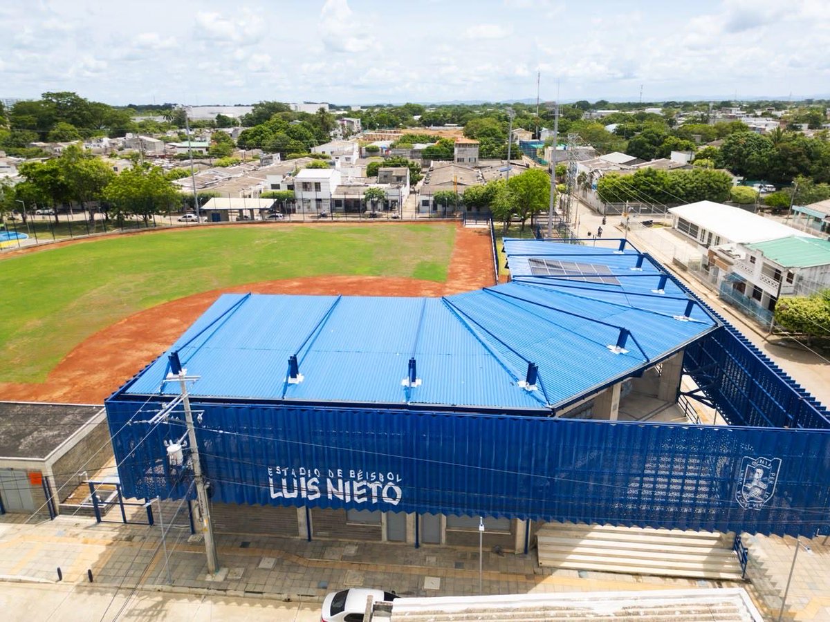 ErasmoZB's tweet photo. ¡La Pradera vuelve a ver su estadio de béisbol bonito y como se lo merecen! 

En este escenario, donde el profe Luis Nieto dedicó tantos años a formar generaciones de peloteros, veremos crecer a los próximos grandes ligas de nuestro departamento, como nuestros orgullos Jordan Díaz y Gustavo Campero.

Qué honor entregar renovado este emblemático lugar para el béisbol monteriano, junto al Presidente @ABDELAESPRIELLA, gracias por acompañarnos, con su respaldo seguiremos llevando el deporte al nivel más alto.