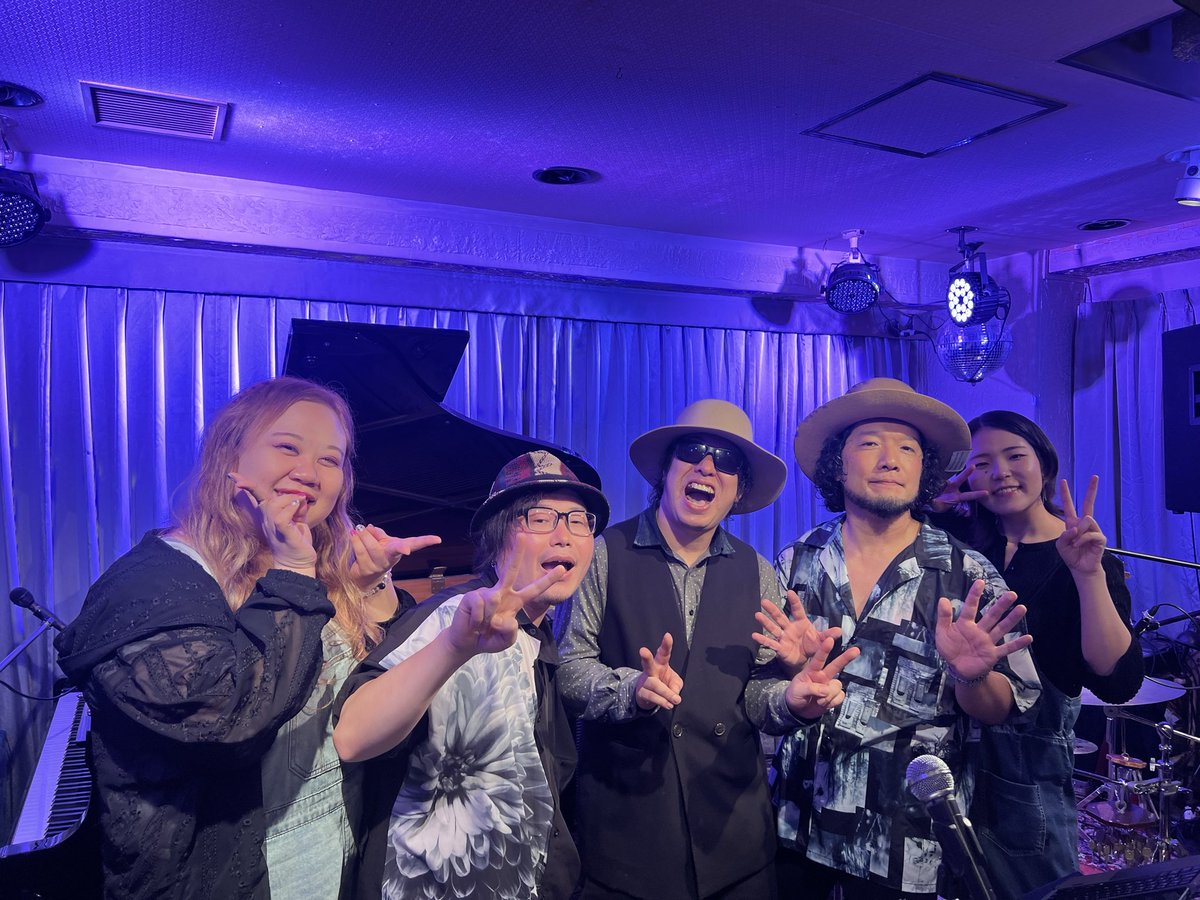 kuuhakunoSHiN's tweet photo. 取り急ぎ東中野ドラムHIROの日皆様ありがとうございました♪♪

タグ付けするのが恐れ多い方々との対バン、自分は10曲HIROさんとやらせていただきました！

心から楽しかったです！優しい言葉もたくさん頂き感謝です🥲❣️

最高に楽しく学びの多い日でした❣️何よりHIROさんありがとうございました❣️ https://t.co/1YZh99KXvp