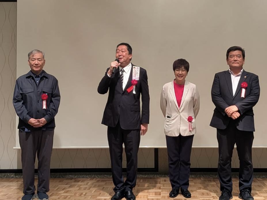 pontapiranao's tweet photo. 立憲民主党大阪府連の会合でご挨拶させていただきました。政党の動きはいろいろありますが、思いをできるだけ貫ける道を探しながら歩いていきます。 https://t.co/fohabl55EB
