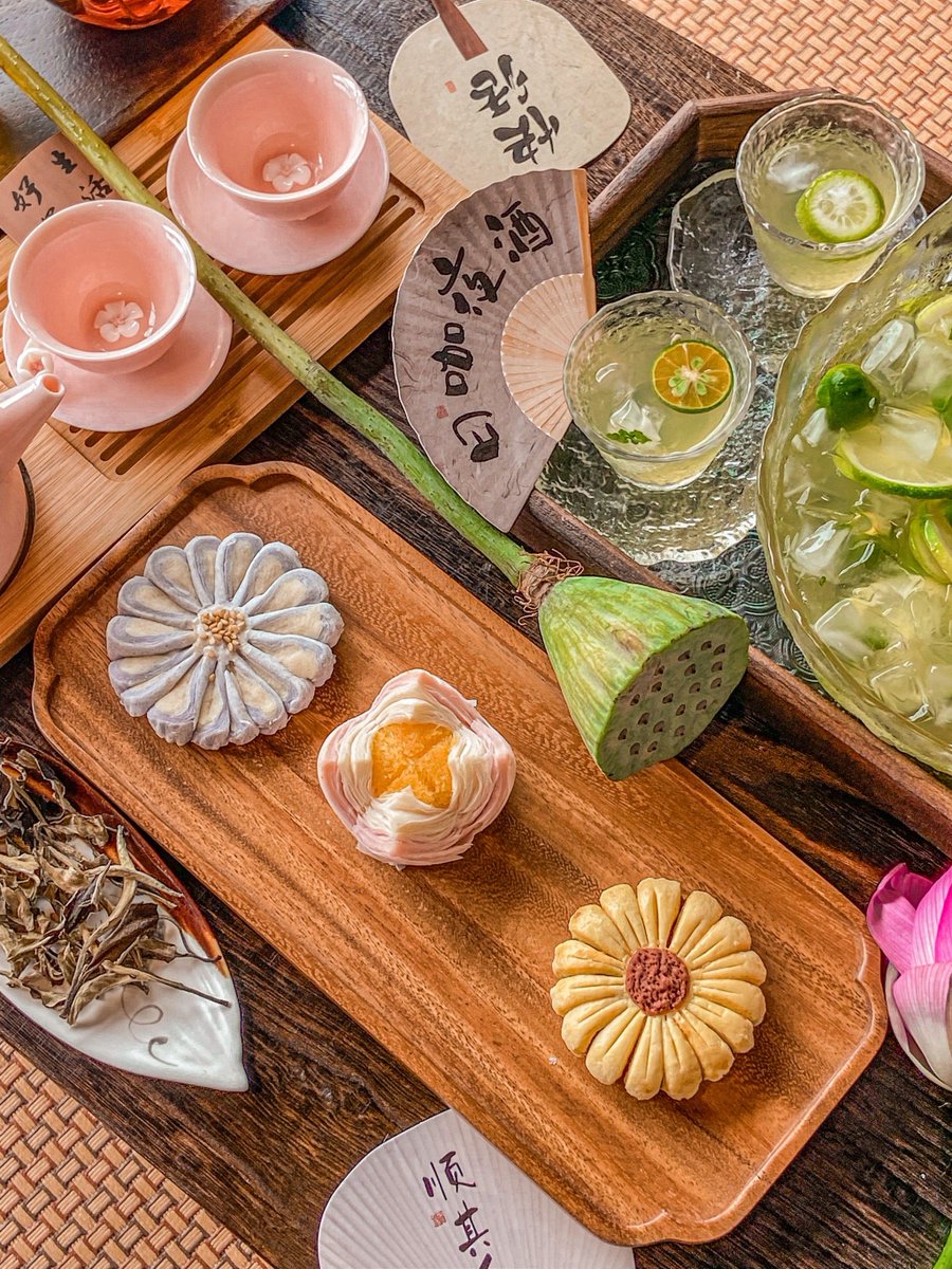 MatthewPer2glu's tweet photo. Today's morning tea had a magic twist—glistening tapioca pearls like wet jade, paired with crispy lotus root slices and a warm osmanthus drink that gives me a cozy, fancy vibe! https://t.co/1uQPMaCTwo