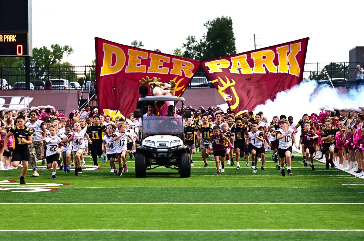 DeerFootball's tweet photo. Pics from Fridayโs youth night ๐ฆ
#PTBD #PartyAtThePark #GoBigDeer https://t.co/BoTXBFBdLg