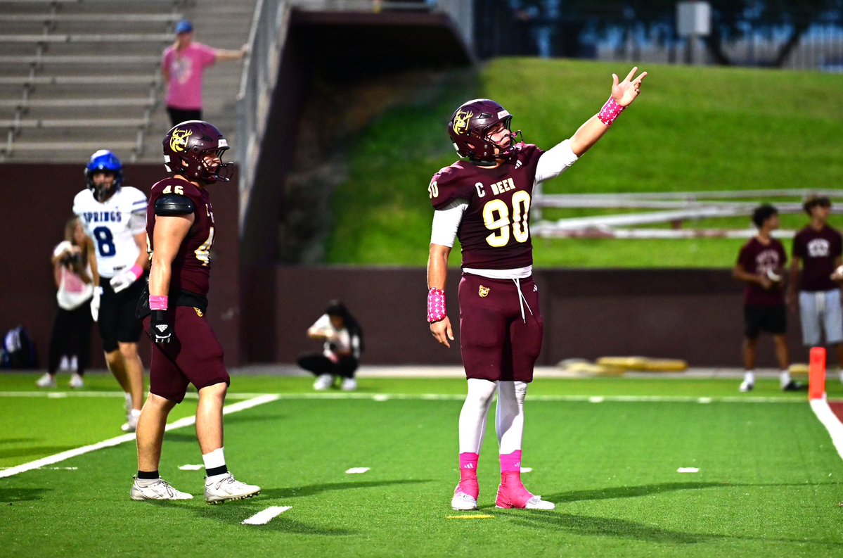 DeerFootball's tweet photo. Pics from Fridayโs youth night ๐ฆ
#PTBD #PartyAtThePark #GoBigDeer https://t.co/BoTXBFBdLg