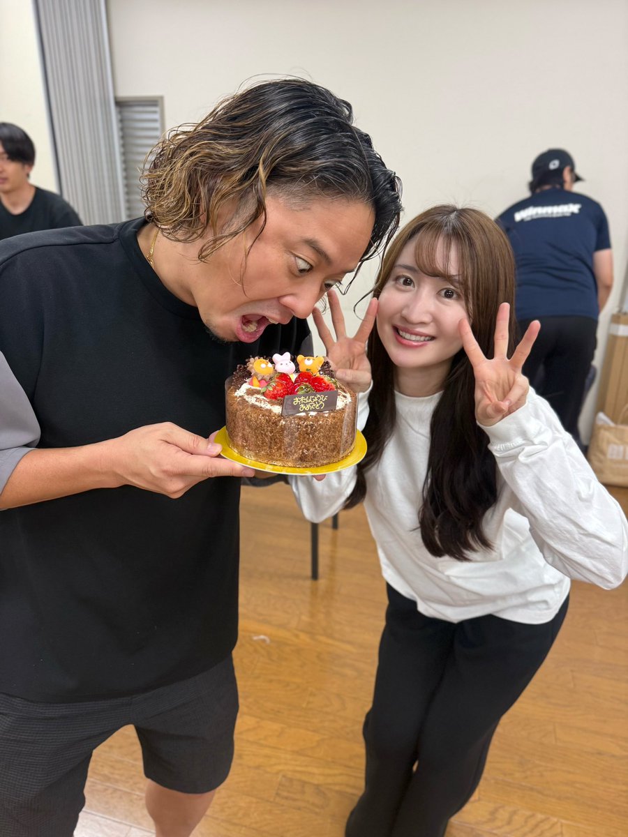sawai_rina's tweet photo. 鼓チームの通しでした⚔️⚡️

客観的に作品を観て
感じたこともたくさんあって
とても刺激を受けました🥷🏻❤️‍🔥

そして、10月生まれメンバーの
お祝いをしていただきました🎂🎀
嬉しい🥰ありがとうございます🥹💕💕
10月生まれたくさん🌟
皆さんおめでとうございます💐🤍

🎫https://t.co/ki97ud7mSH
#雷鼓 https://t.co/G4DiJvSKXV