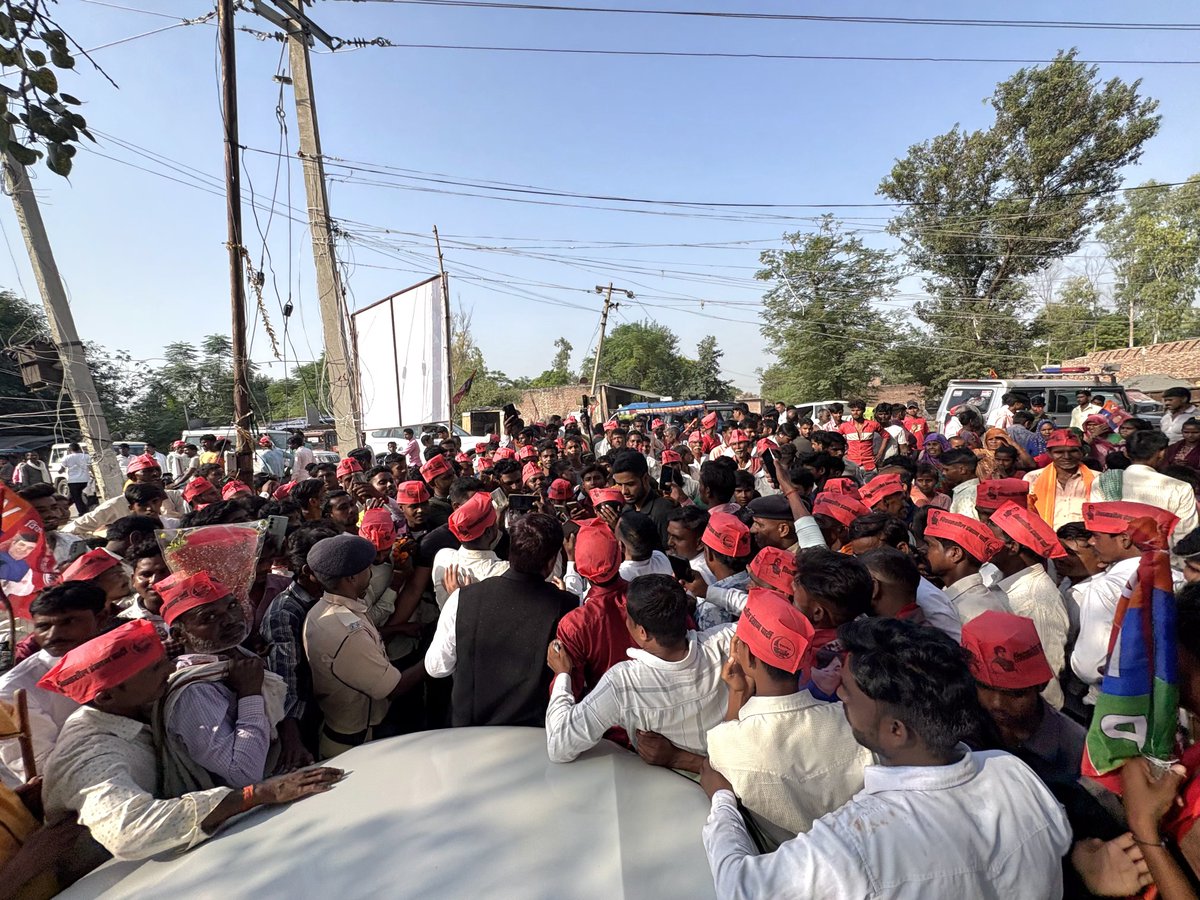 sonofmallah's tweet photo. उत्तर प्रदेश के शाहजहांपुर के जलालाबाद स्थित रोशना की मड़ैया, कलान चौराहा पर भगवान महर्षि कश्यप जी की प्रतिमा पर माल्यार्पण कर उनका आशीर्वाद प्राप्त किया तथा समस्त जनमानस की सुख-समृद्धि, खुशहाली एवं उज्ज्वल भविष्य के लिए प्रार्थना की। https://t.co/EprouNpqx1