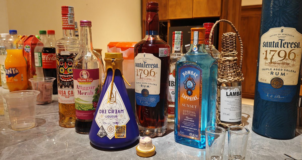 Gyrowoof's tweet photo. Booze selections and a choice of local alcohol drinks! XD #RoomParty #Pawai2026 https://t.co/8FiaJ4H5vS