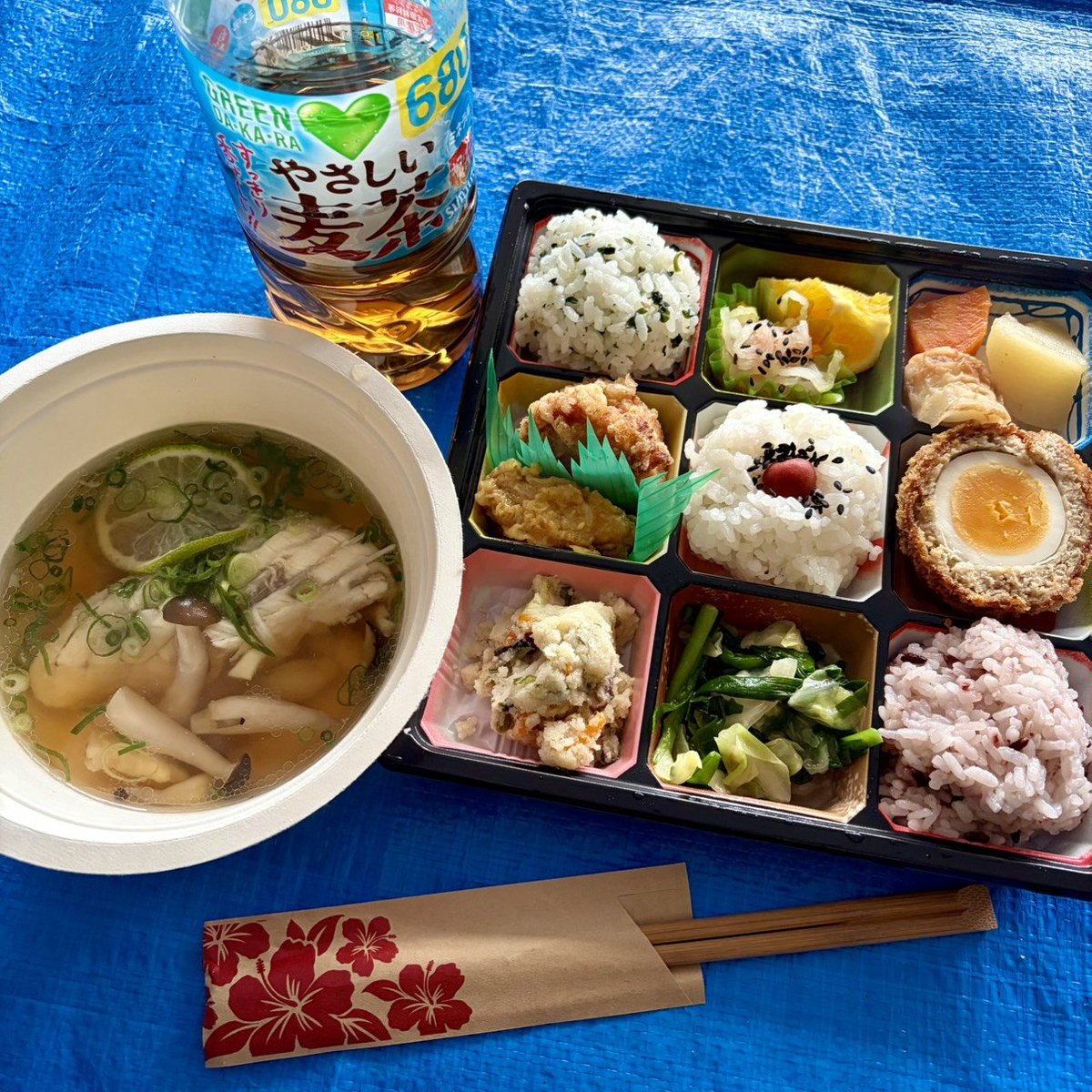 jishuren_kuma's tweet photo. 【#令和8年熊本地震】
お昼の時間、地元熊本の幡再生、森さんのアラ汁が届きました！感謝！身もほろほろでうまみを沁みこませ午後からもがまだします。
集積所へのトラック隊はいつも早めに出て行き、何回いけるか時間との勝負です。
#宇城市松橋
#セイブザヒロシマ
#STH
#幡再
#九州自主練 https://t.co/mdbeZzmiO2