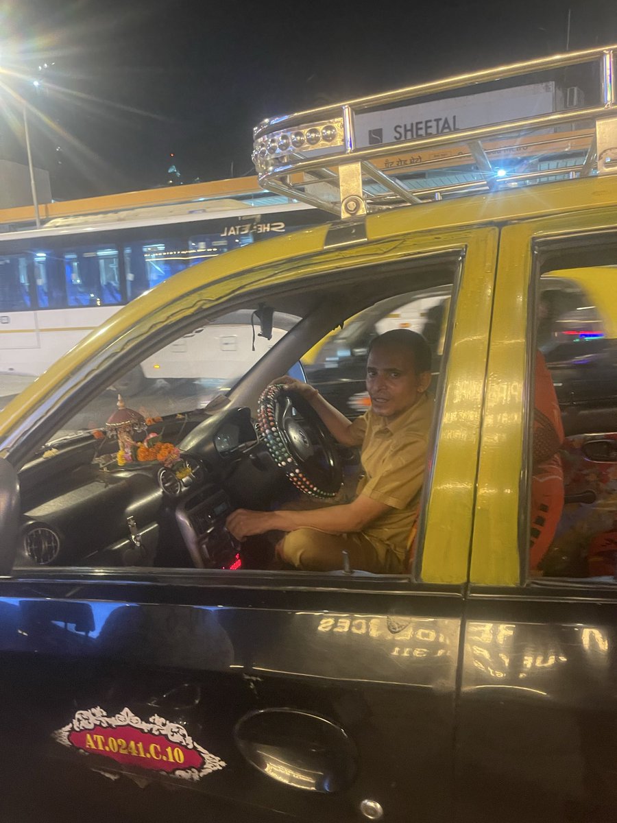 Vikramk11110099's tweet photo. @MTPHereToHelp 
अशे भाडे नाकारणारे टॅक्सीवाले यांच्यावर कारवाई डी बी मार्ग पोलिस ठाणे आणि आरटीओ पोलिस स्टेशन यांनी कारवाई करावी विनंती. नॉव्हेल्टी सिनेमासमोर यादगार हॉटेल समोर रोज तक्रार करूनही कारवाई होत नाही. https://t.co/tzvPE1tWJA
