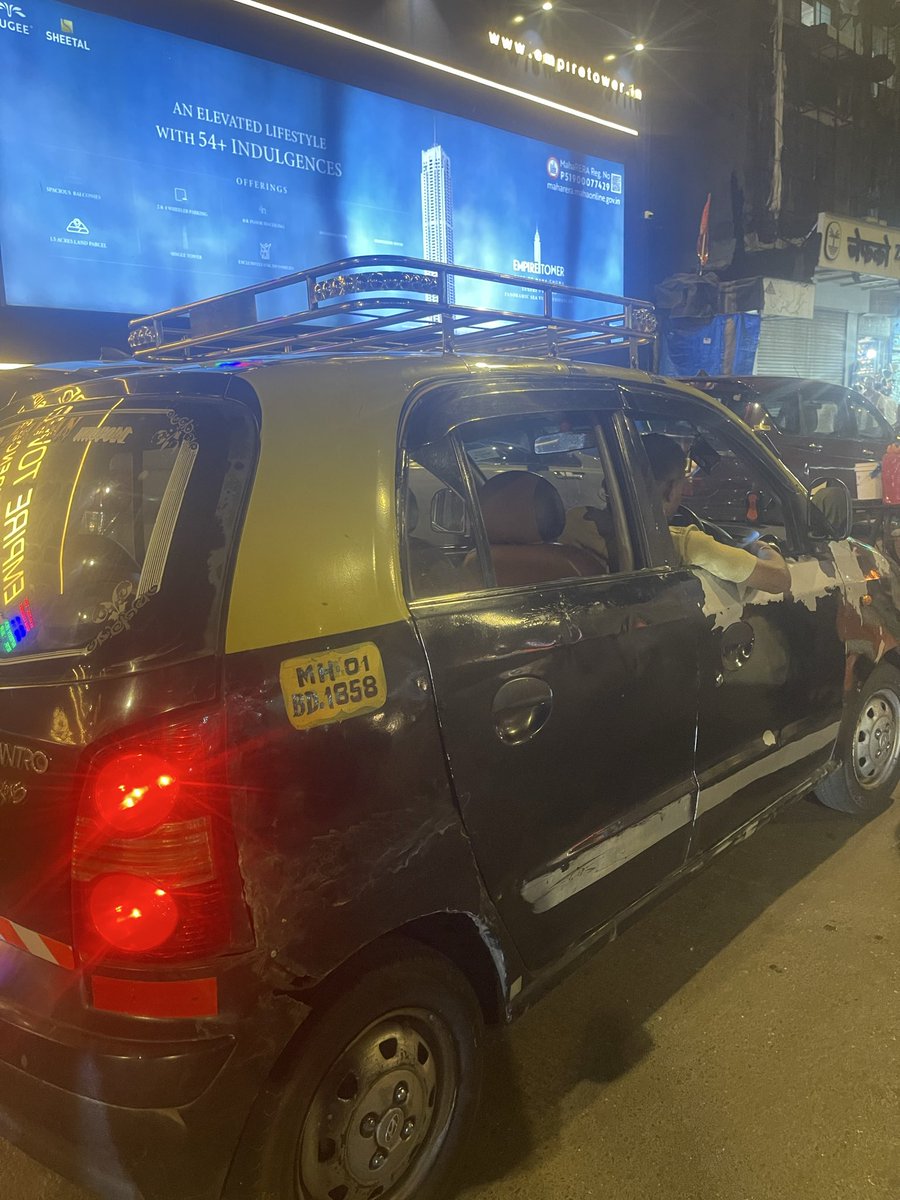 Vikramk11110099's tweet photo. @MTPHereToHelp 
अशे भाडे नाकारणारे टॅक्सीवाले यांच्यावर कारवाई डी बी मार्ग पोलिस ठाणे आणि आरटीओ पोलिस स्टेशन यांनी कारवाई करावी विनंती. नॉव्हेल्टी सिनेमासमोर यादगार हॉटेल समोर रोज तक्रार करूनही कारवाई होत नाही. https://t.co/tzvPE1tWJA