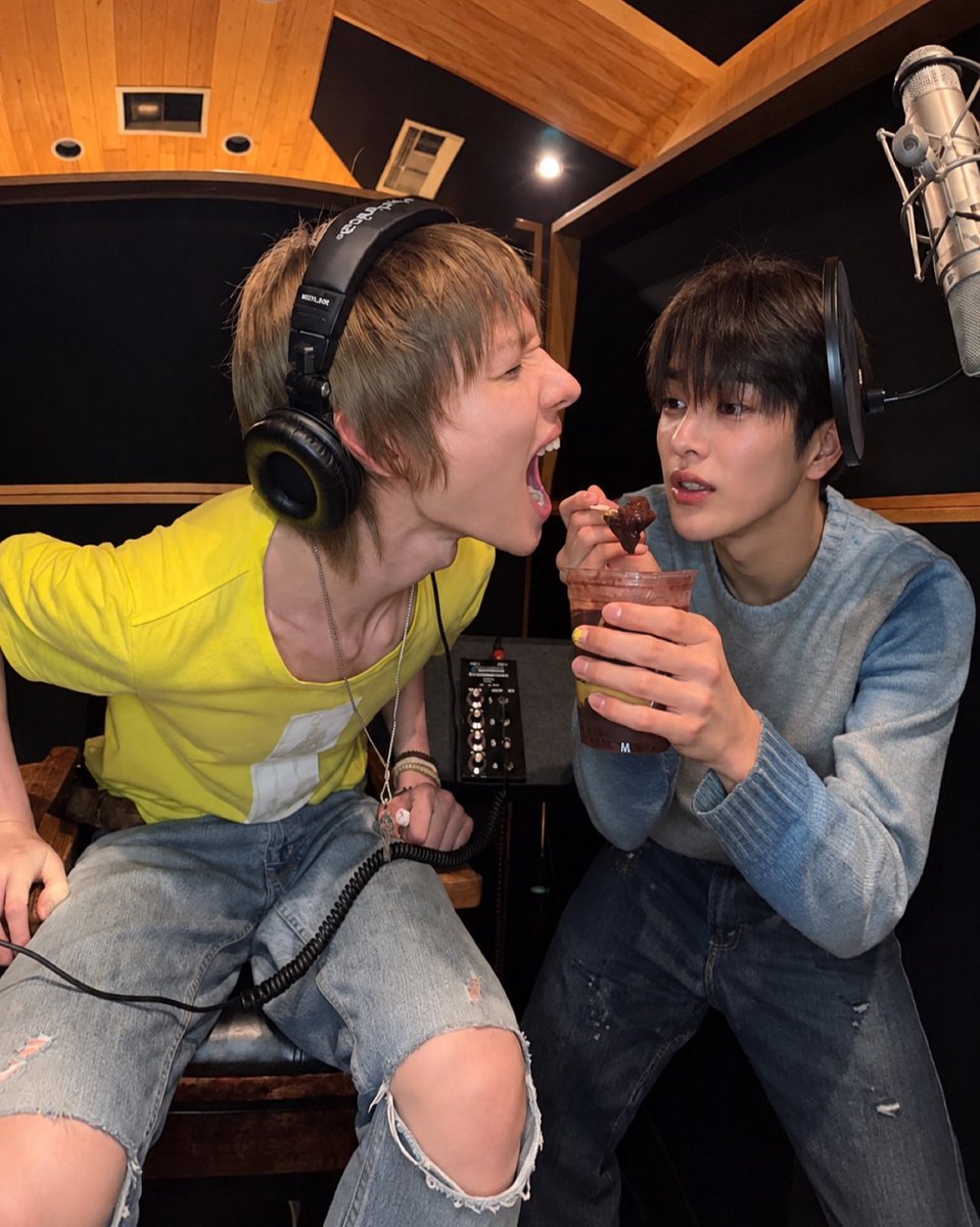 tetecoidezinha's tweet photo. please do not ever separate them https://t.co/hkeUW96imI