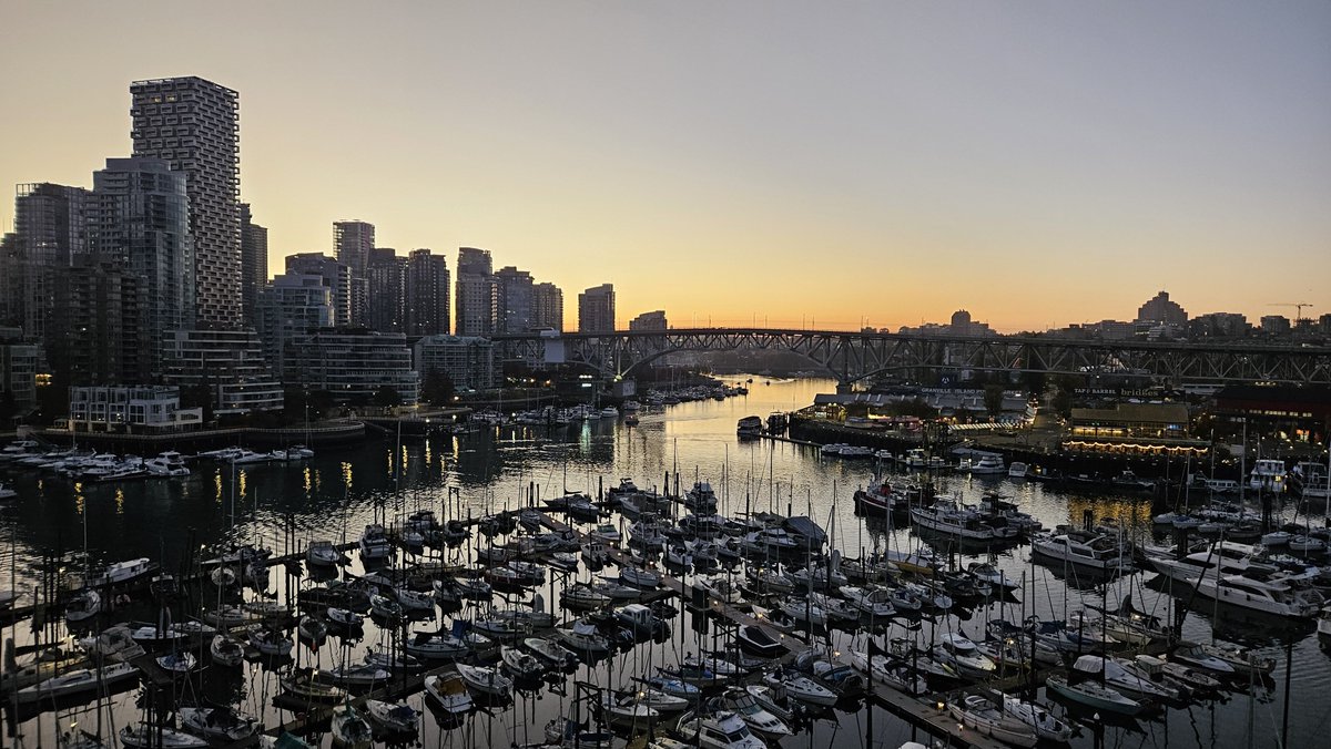 TriciaBarker49's tweet photo. Good morning Vancouver
#pickhappy #keepwalking https://t.co/z1q8OnTPNJ