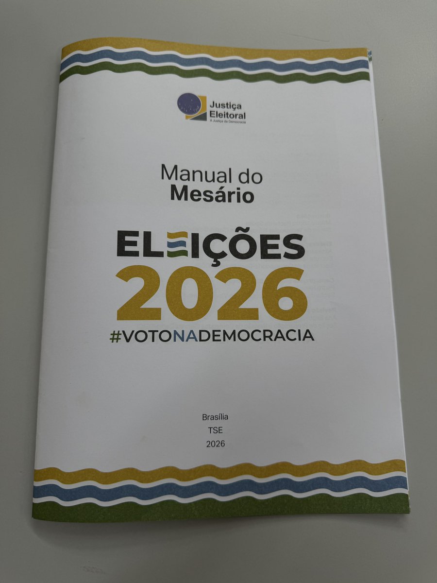 gerardodeicaza's tweet photo. O manual dos mesários do @TSEjusbr do Brasil contém uma seção sobre observação eleitoral nacional e internacional. Trata-se de uma prática MUITO positiva, especialmente nas regiões mais remotas do país, onde não estão acostumados a receber observadores com tanta frequência.

O Brasil é um país aberto à observação eleitoral internacional e que vem fortalecendo, a cada dia, sua capacidade de observação eleitoral nacional por parte da sociedade civil.