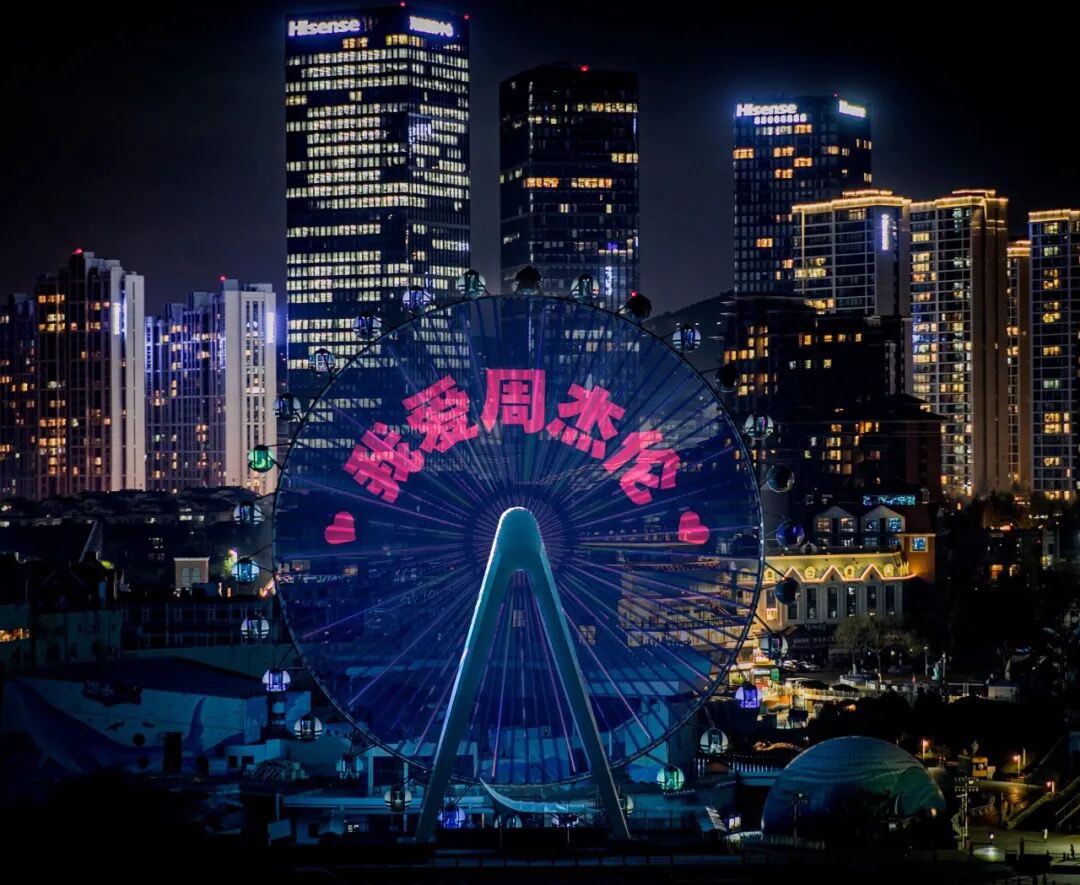 lmtesla's tweet photo. 周杰伦青岛演唱会首日燃爆全场，5.6万人前来赴约，重温青春回忆…… https://t.co/E6jwDkgNkF
