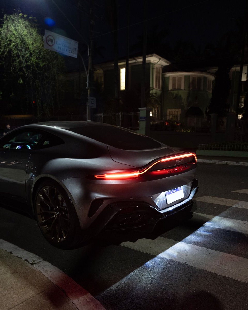 TheAutoHub's tweet photo. Aston Martin Vantage https://t.co/CpX7JwDovH