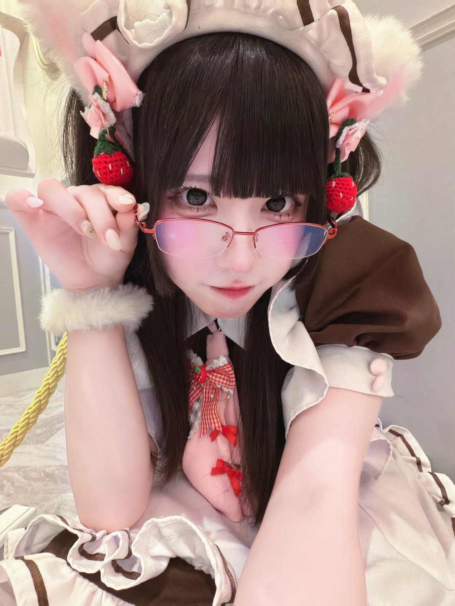 maid_rabbily's tweet photo. 赤眼鏡にゃんこ♩ https://t.co/5X8dQZ5B7I