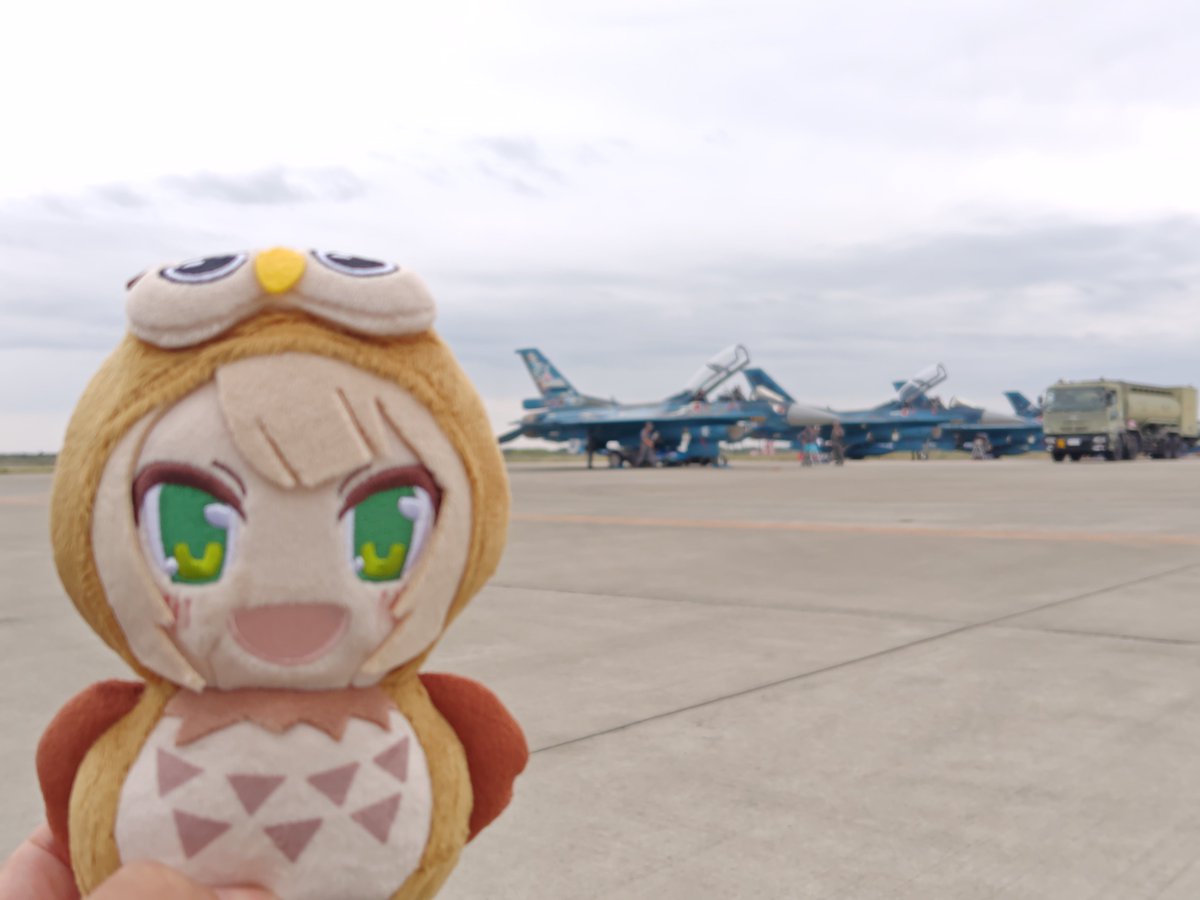 P1Y1_Frances's tweet photo. 今日は松島基地航空祭。だいぶ久しぶりです（調べたら前回訪問は2017年でした）。今年から夏開催ではなく、秋開催に変わってます。
記念塗装機かっこいいです。塗装ではなく、痛車と同じデカールとのこと。
🦉「ﾋｻﾞｼｶﾞﾅｸﾃｻﾑｲｸﾞﾗｲﾀﾞｯﾀﾅ」
#まひろウといっしょ https://t.co/PtYBKEVLFi