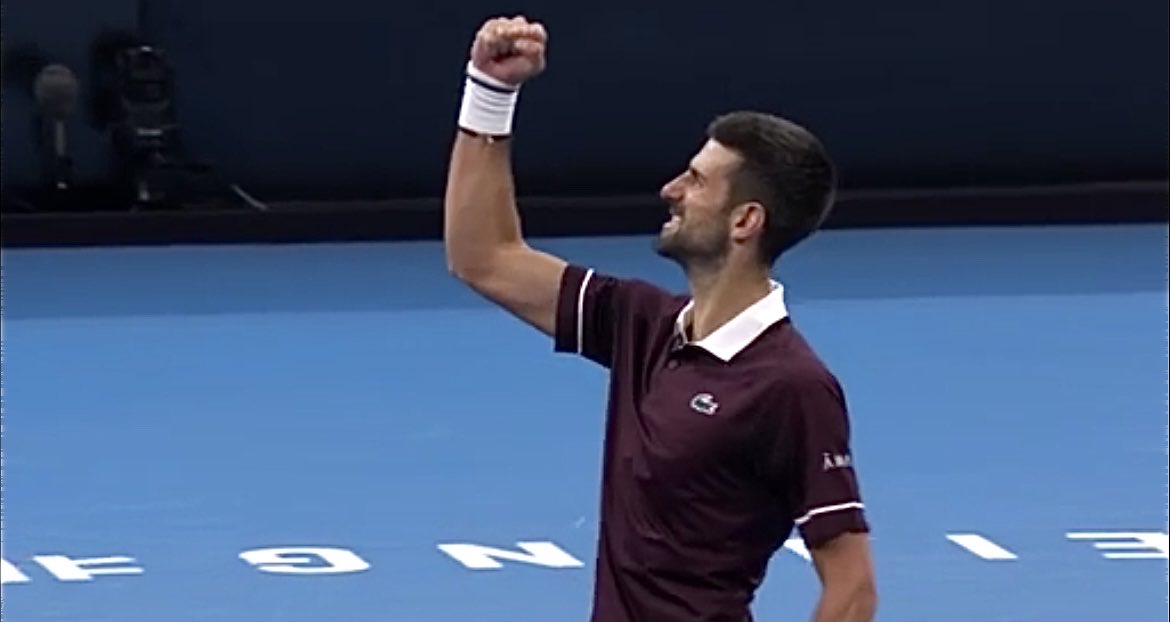 BenoitMaylin's tweet photo. Là c’est pas une claque, c’est un K.O !

Malgré ses 19 aces, ses 80% de 1ères balles, Zverev est battu par Djokovic.

Pendant 2h34, le «Vieux» a été parfait tactiquement et physiquement.

Depuis 2025, Sasha reste sur 13 défaites contre Nole, Sinner, et Alcaraz.
Ça la fout mal. https://t.co/1veba2Amnt