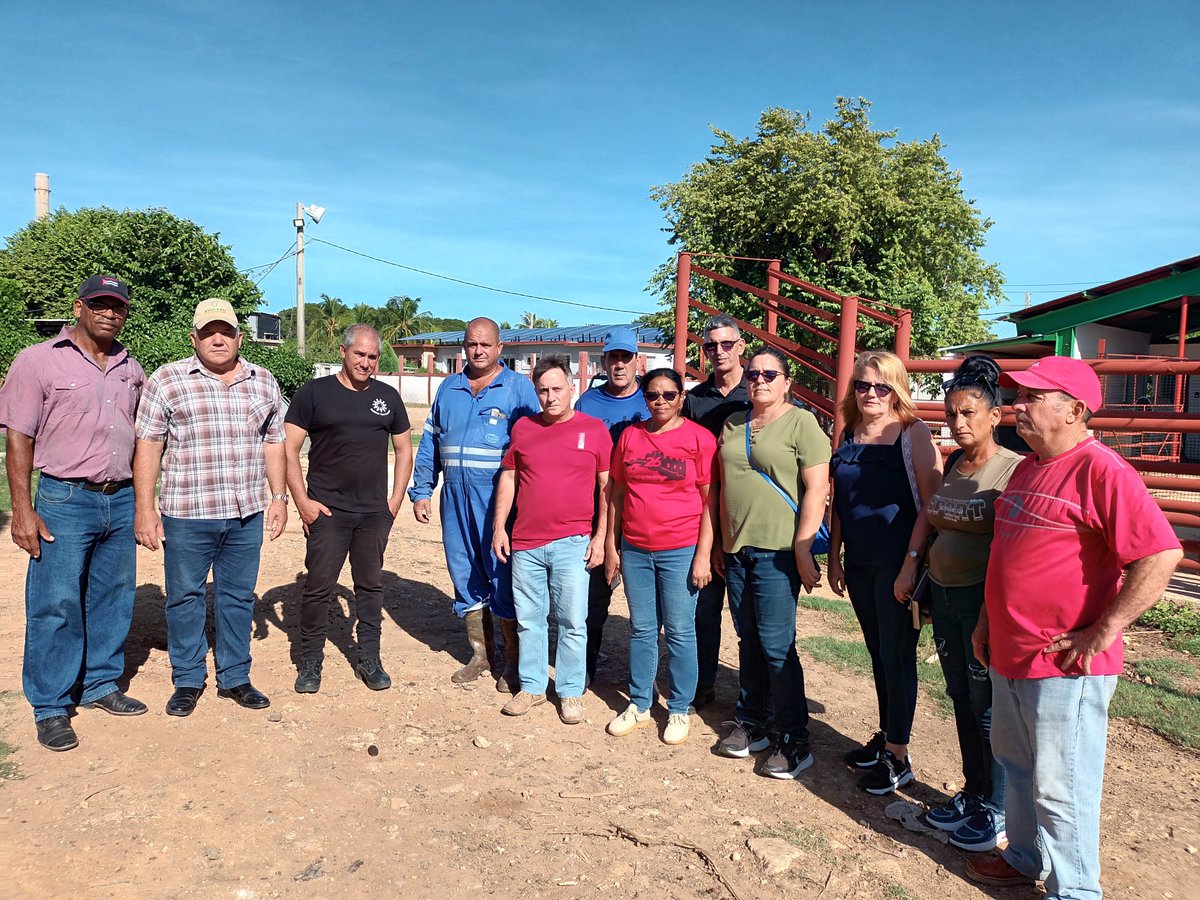 mariofsabines's tweet photo. Junto a @CaridadPoey visitamos a Yunior en Humbeto Alvarez, buen productor, cambio la matriz energetica y está constituyendo una empresa privada de la agricultura aprobada en las transformaciones.
#MatancerosEnVictoria https://t.co/Lm5UYsRdzM